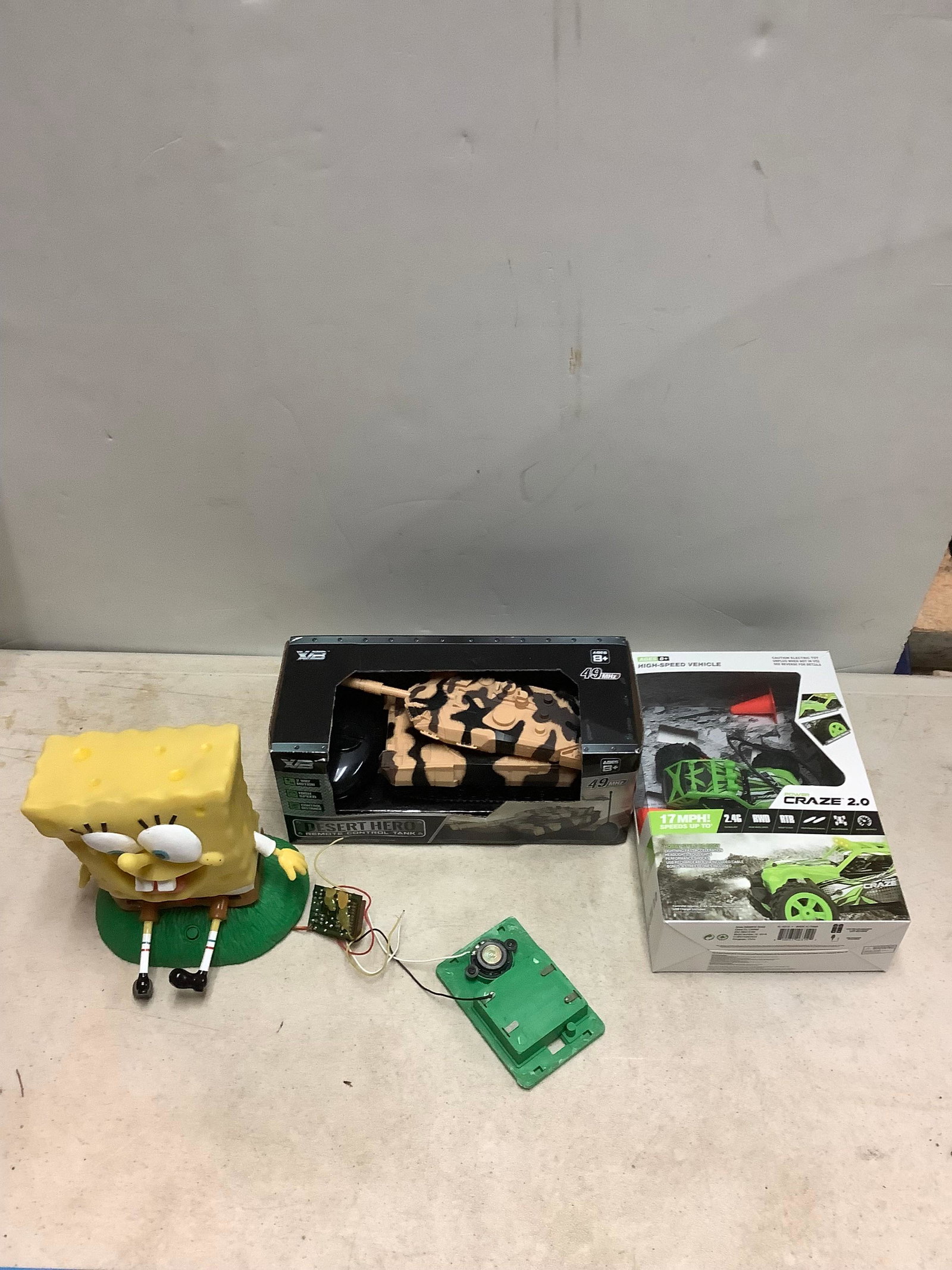 SpongeBob robot, tank and more: SpongeBob robot, tank and more