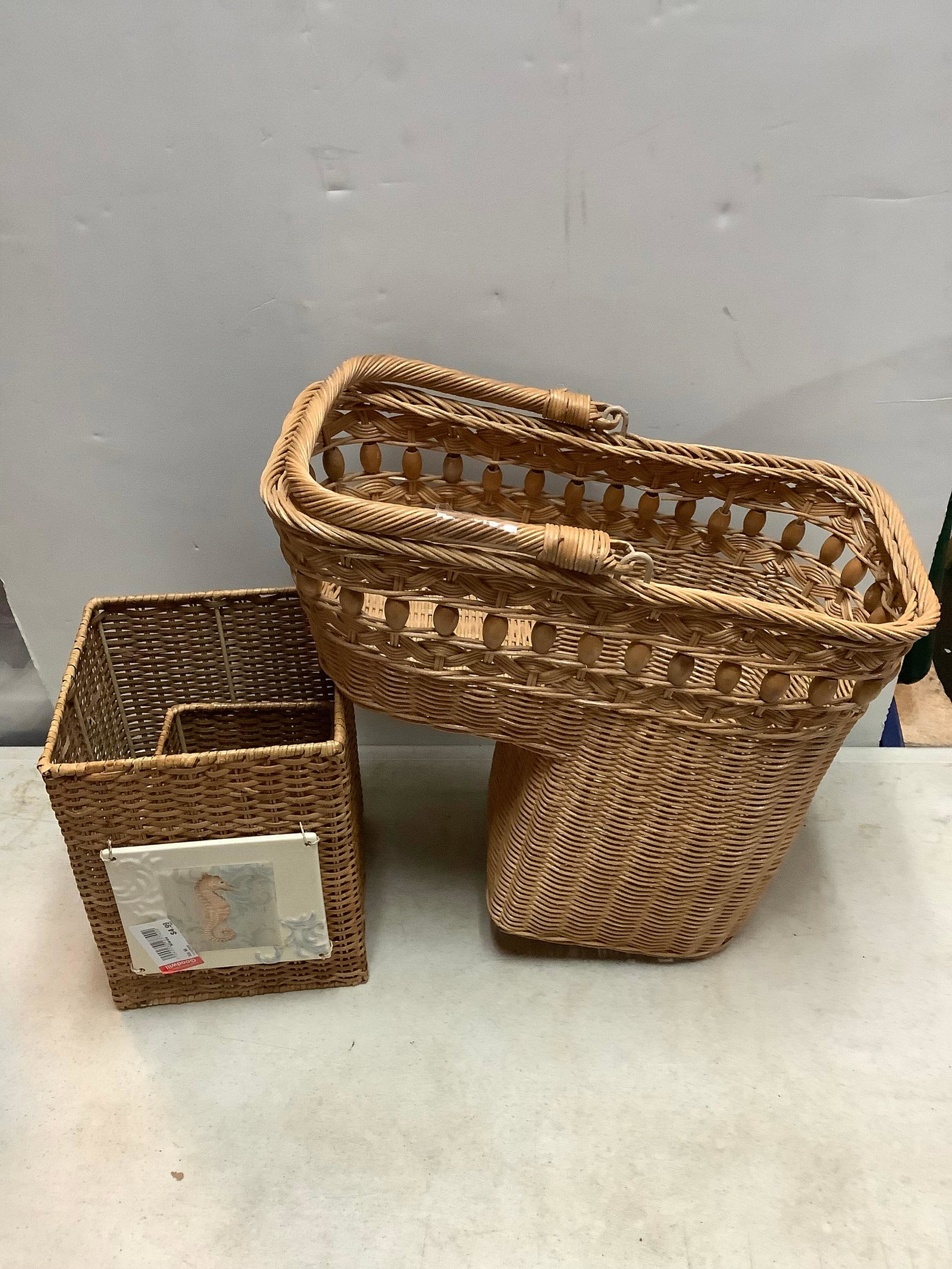 Lot of wicker baskets and more: Lot of wicker baskets and more