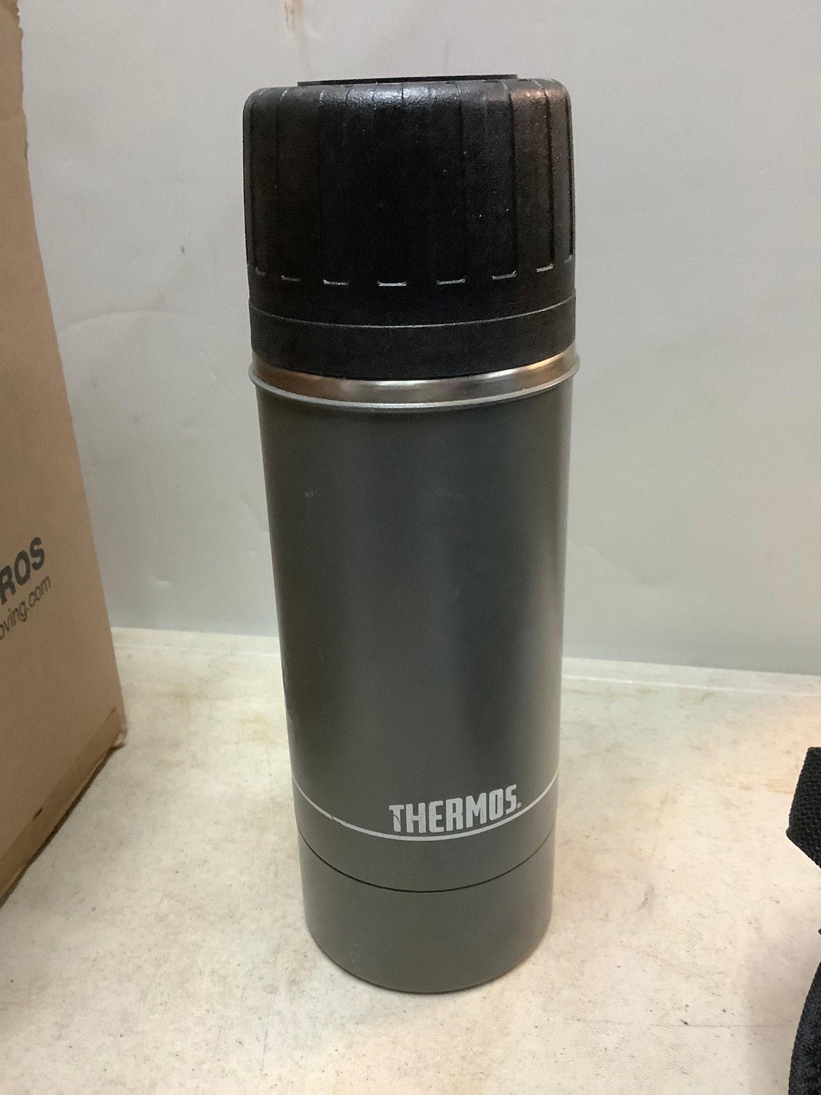 Black and grey Thermos: Black and grey Thermos