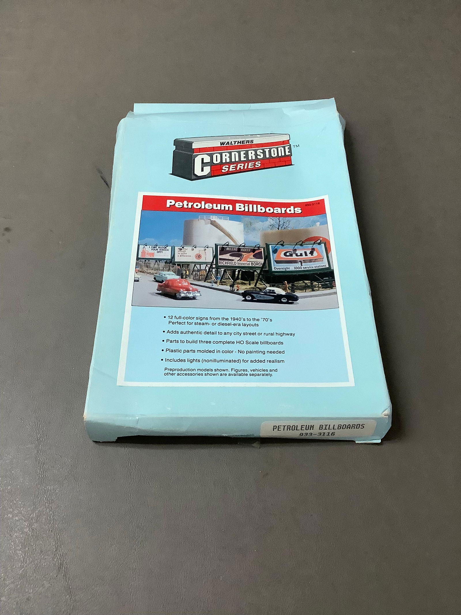 Walthers Cornerstone Petroleum Billboards kit (1 of 1)
