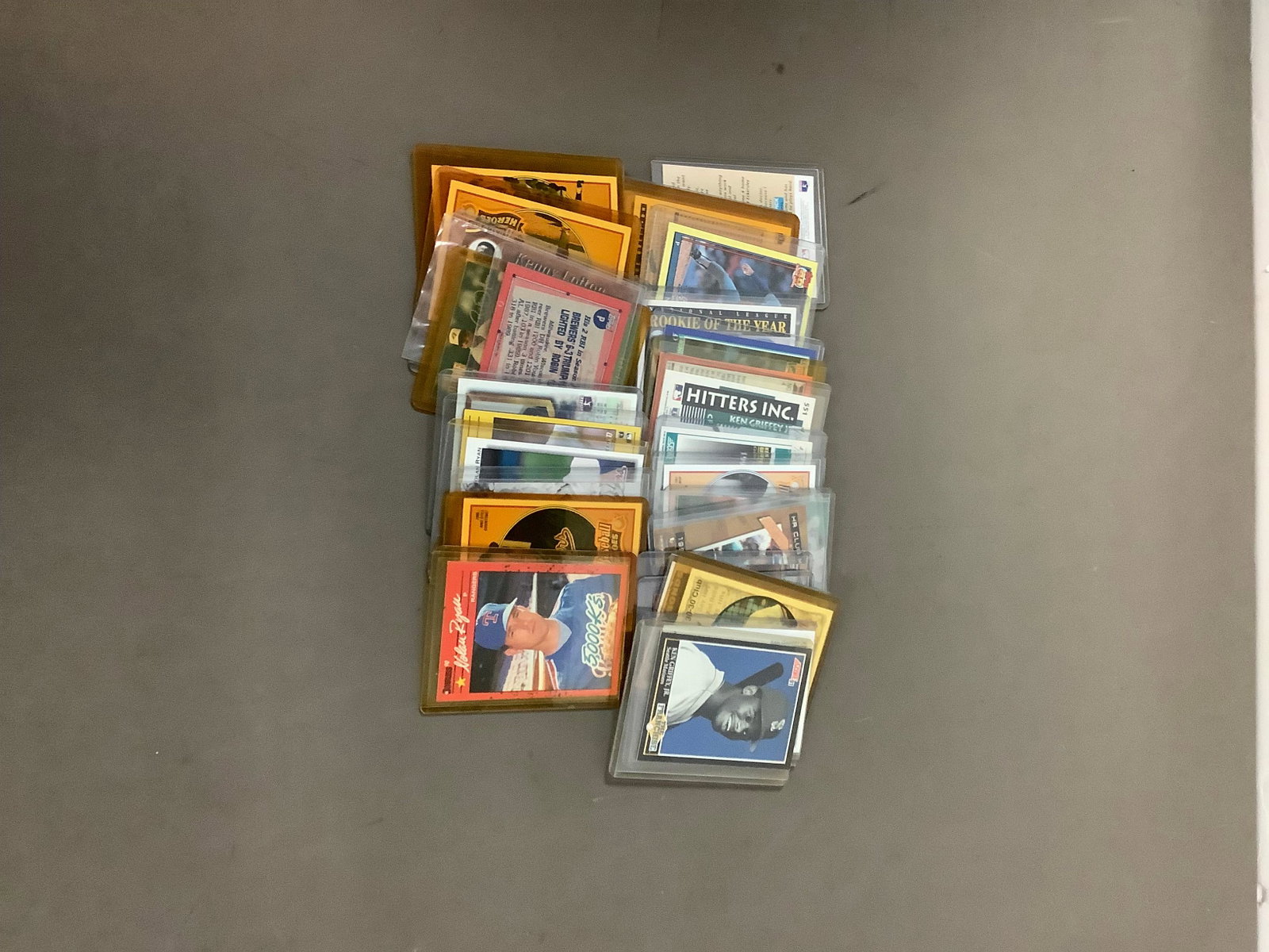 Lot of Vintage Baseball Cards in case, including Ken Griffey Jr, Frank Thomas and more: Lot of Vintage Baseball Cards in case, including Ken Griffey Jr, Frank Thomas and more
