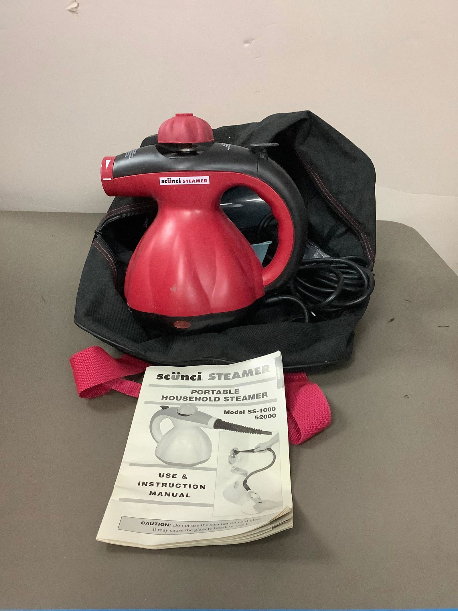 Scunci Steamer, Portable Household Steamer w/carrying bag (1 of 1)