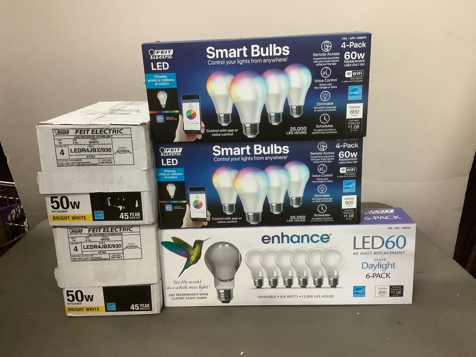 Lot of Feit Light Bulbs, 4 pack and 6 pack, Smart Bulbs and dimmable (1 of 1)
