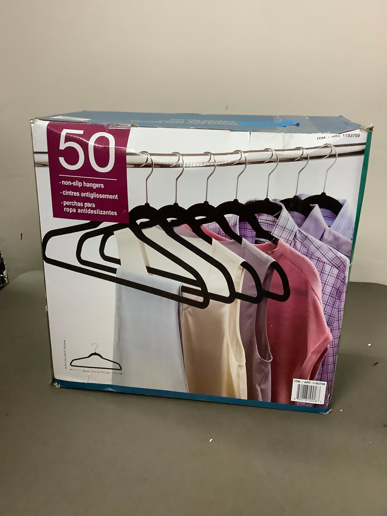 Box of 50 non-slip hangers: Box of 50 non-slip hangers