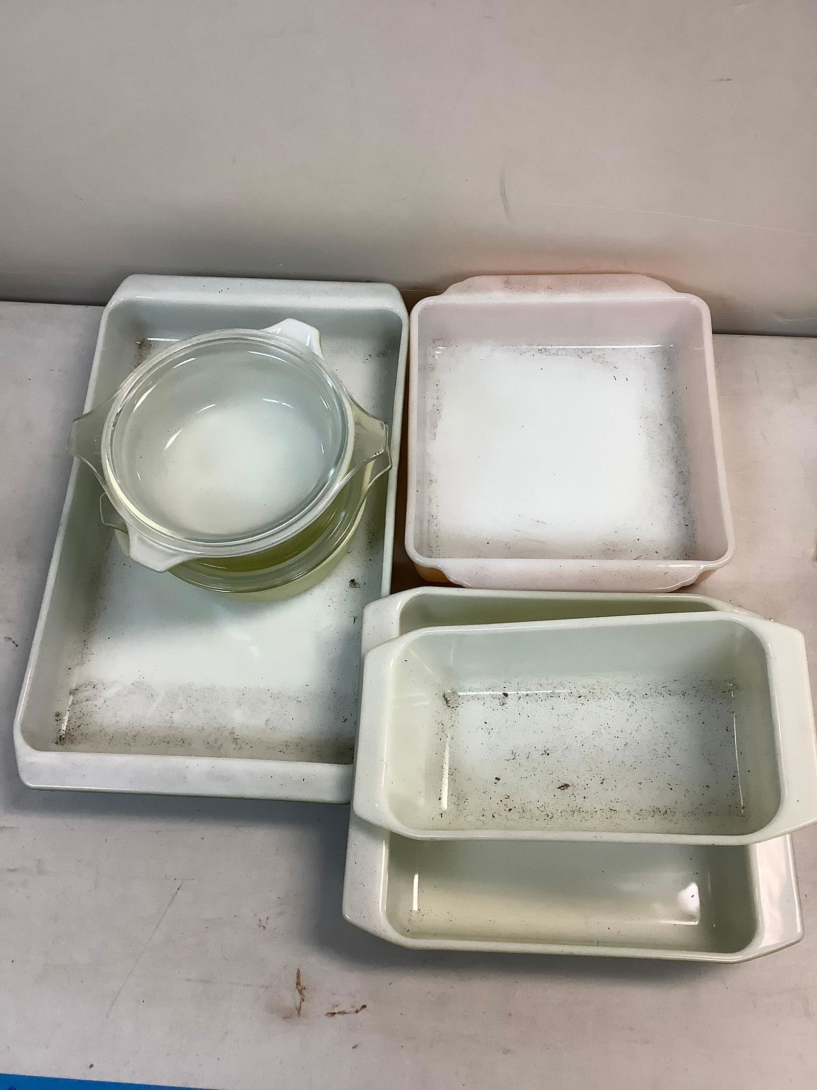 Lot of Vintage Pyrex and Fire King: Lot of Vintage Pyrex and Fire King