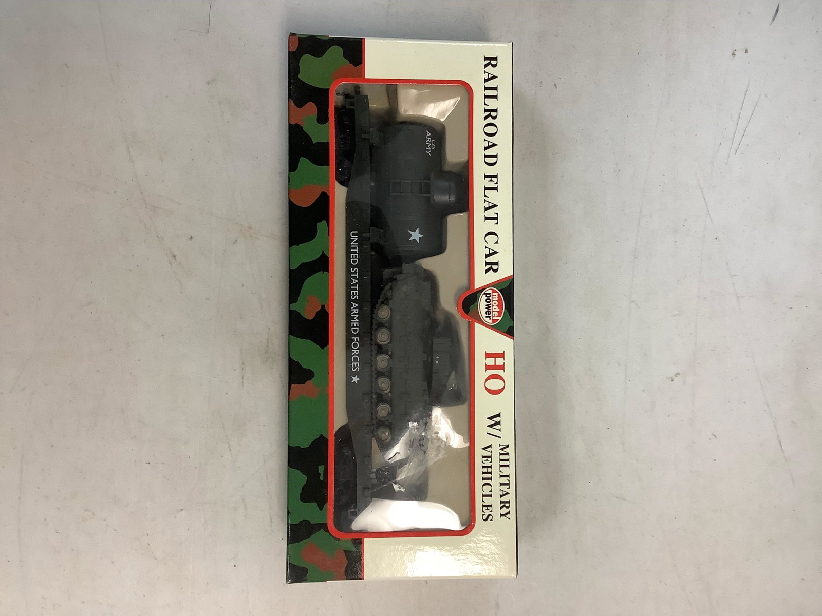 Model power Railroad Flat car with Military Vehicles: Model power Railroad Flat car with Military Vehicles