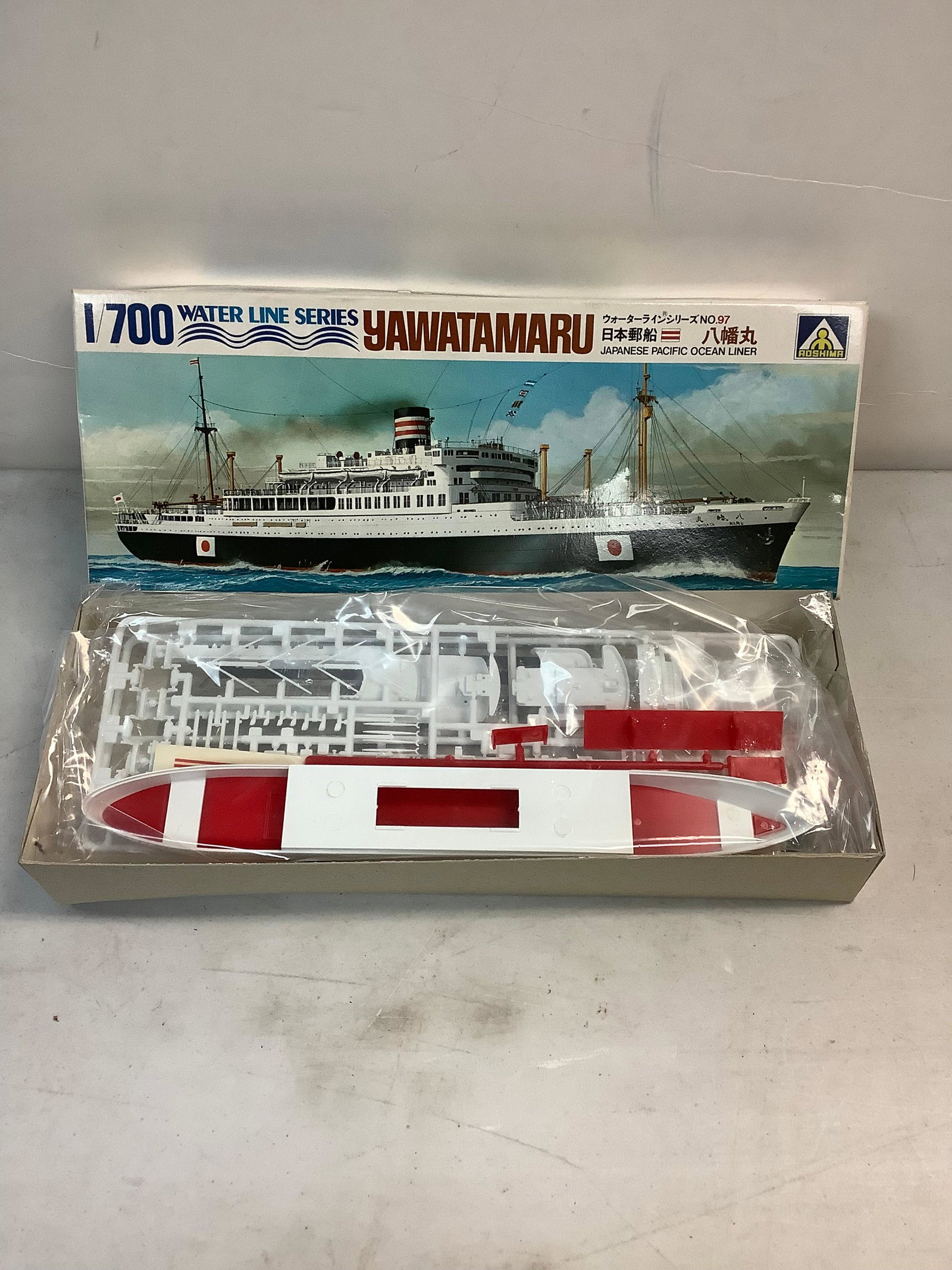 Roshima 1/700 Water Line Series Yawatamaru Japanese Pacific Ocean Liner No.97: Roshima 1/700 Water Line Series Yawatamaru Japanese Pacific Ocean Liner No.97