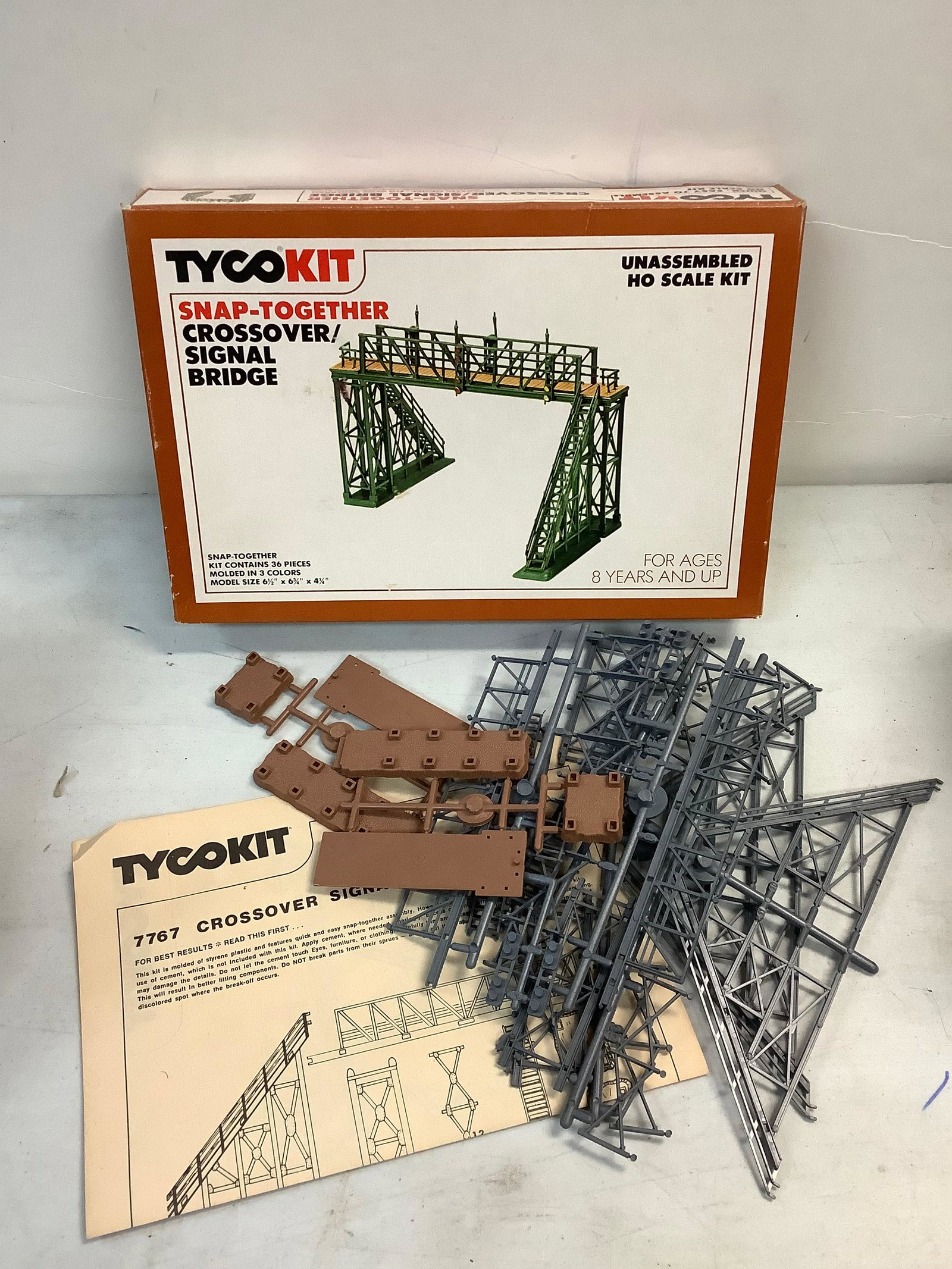 Tyco Kit Unassembled Snap Together Crossover Signal Bridge Ho Scale: Tyco Kit Unassembled Snap Together Crossover Signal Bridge Ho Scale