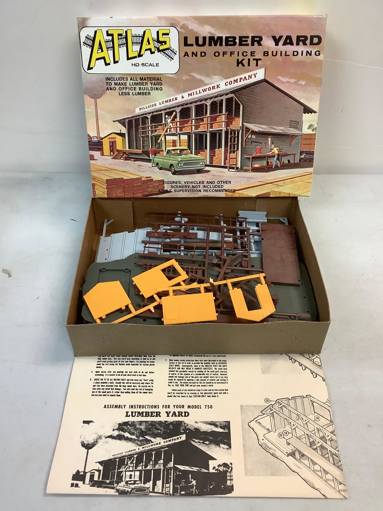 Atlas HO Scale Lumber Yard and Office Building Kit: Atlas HO Scale Lumber Yard and Office Building Kit