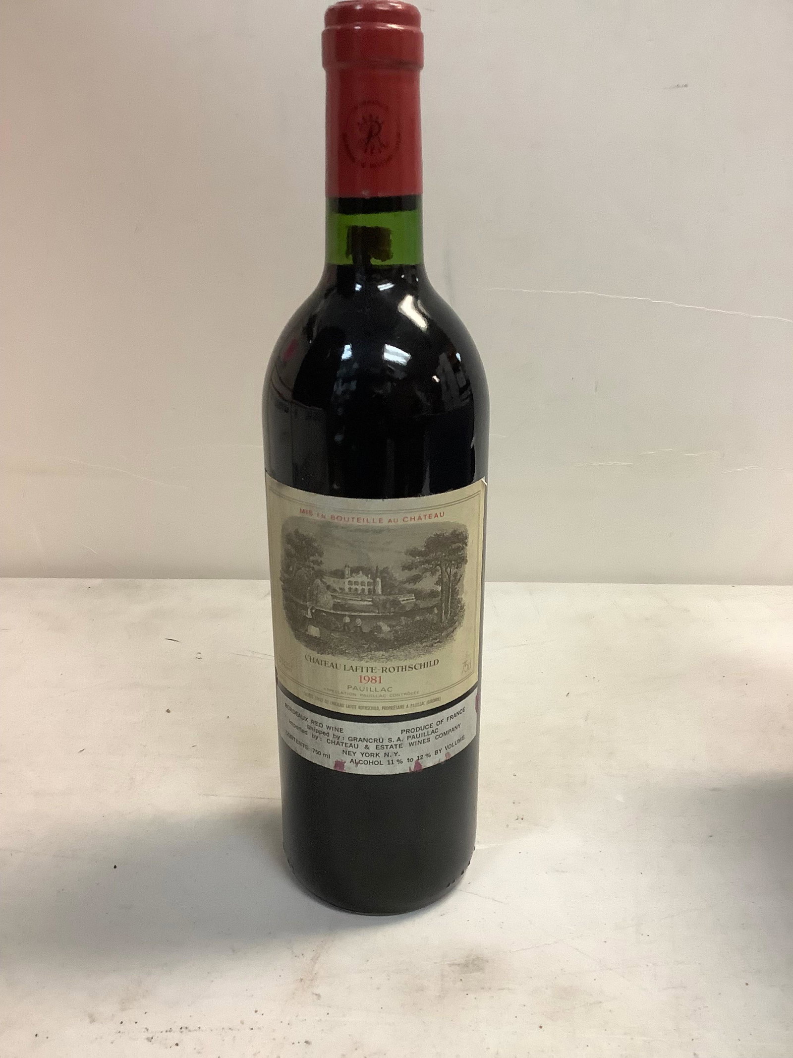Sealed 1981 CHATEAU LAFITE-ROTHSCHILD, Pauillac, Red Bordeaux 750ml: Sealed 1981 CHATEAU LAFITE-ROTHSCHILD, Pauillac, Red Bordeaux 750ml