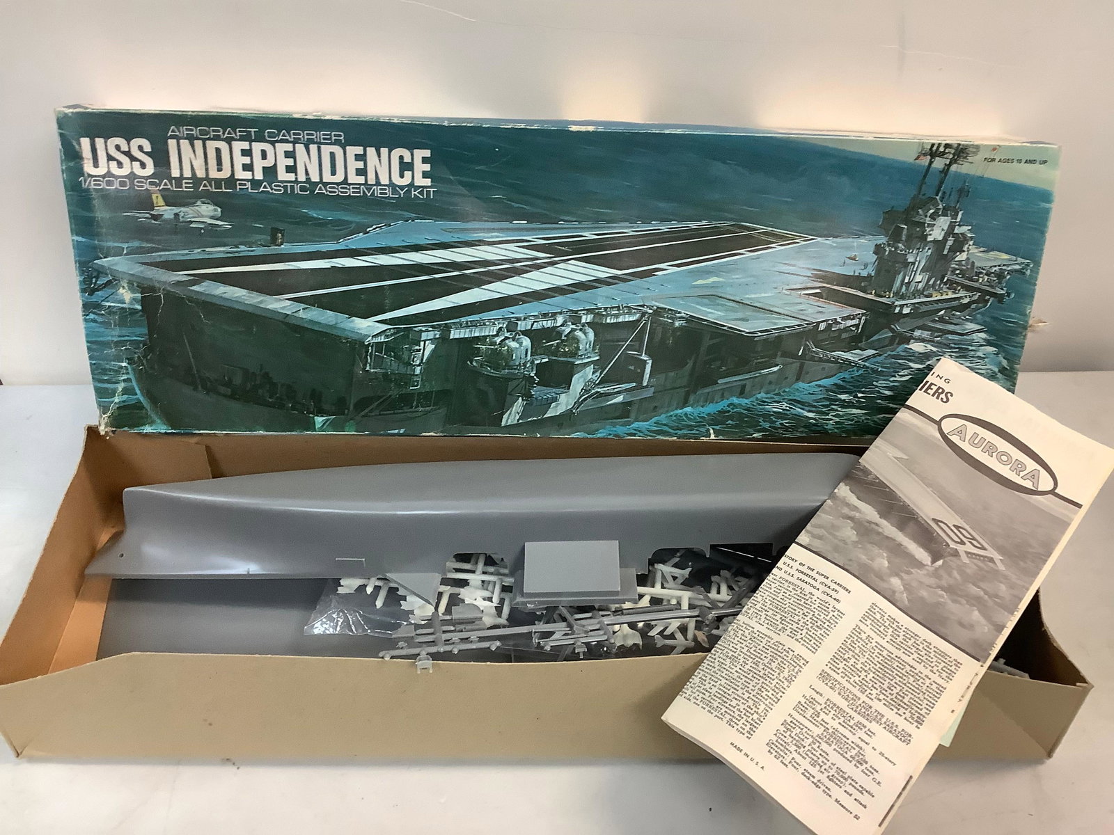 Aircraft carrier USS Independence 1/600 scale all plastic assembly kid: Aircraft carrier USS Independence 1/600 scale all plastic assembly kid
