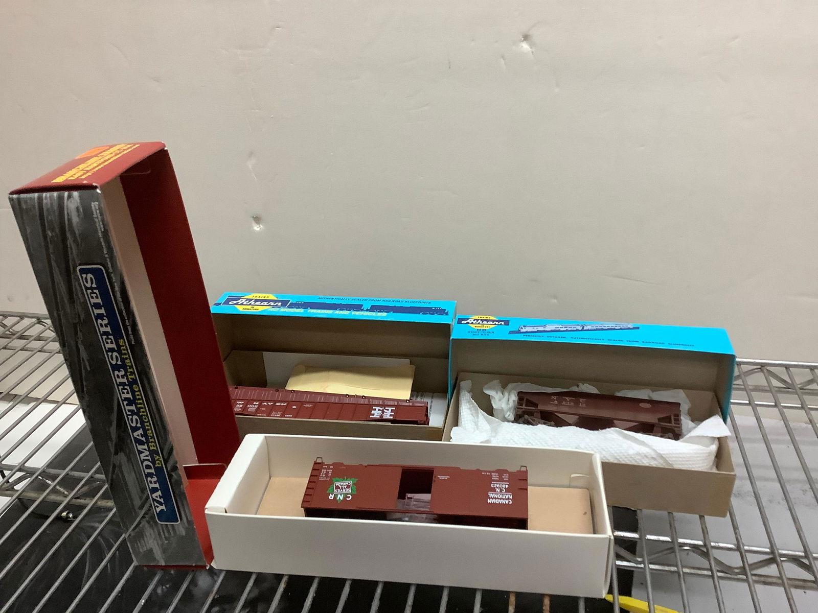 Lot of HO train models (1 of 1)