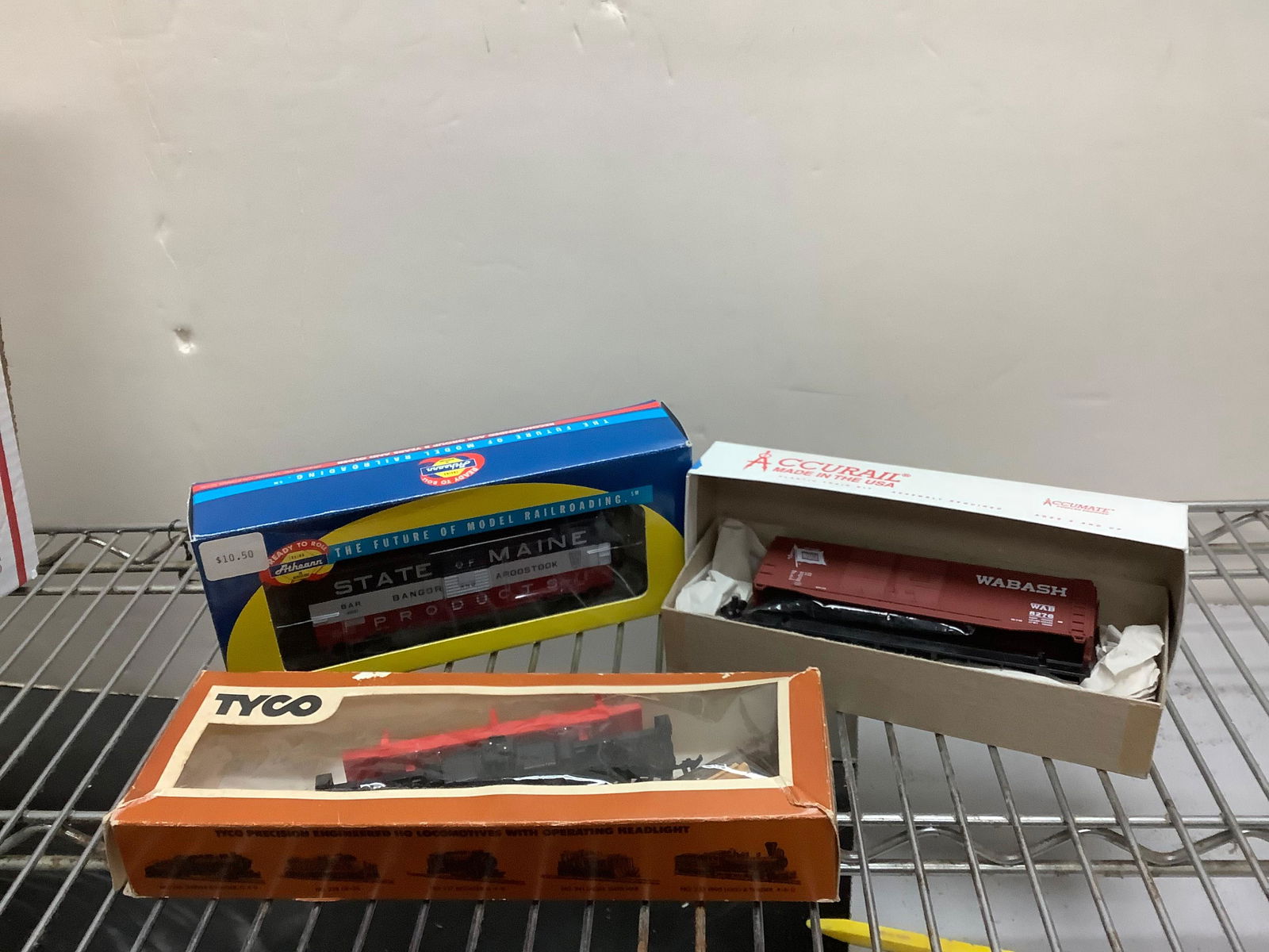 Lot of HO train models (1 of 1)