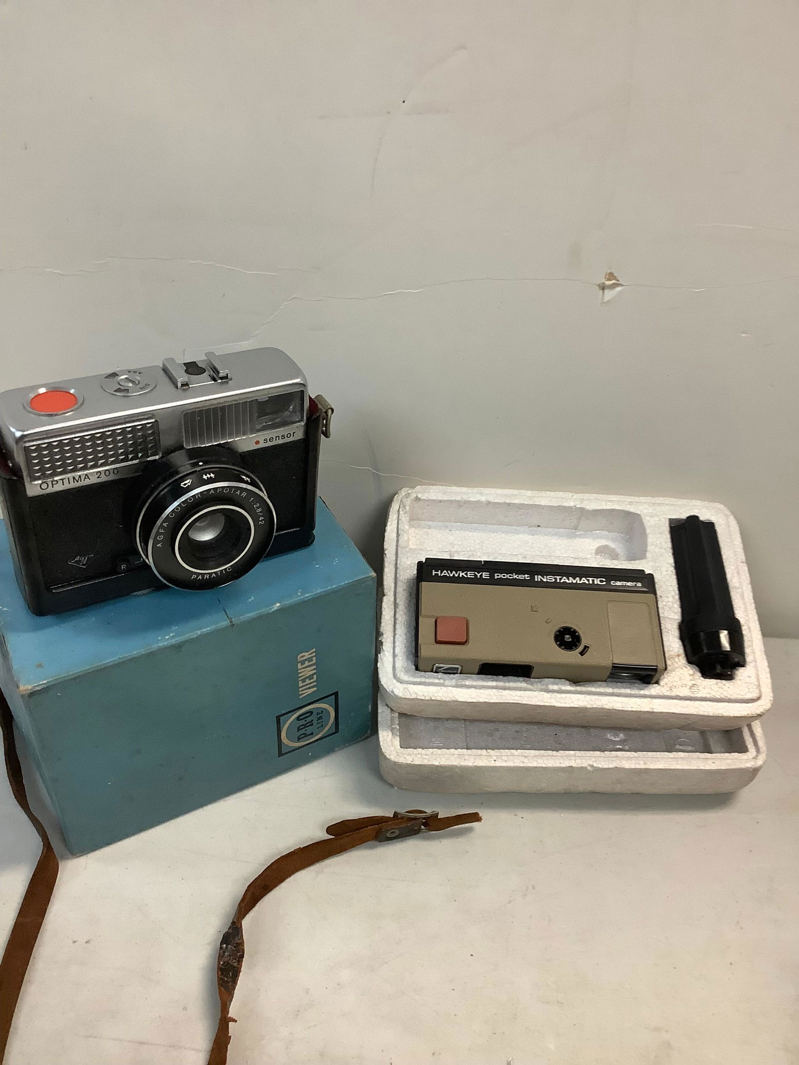 Vintage cameras Optima 200 and Kodak Hawkeye pocket (1 of 1)