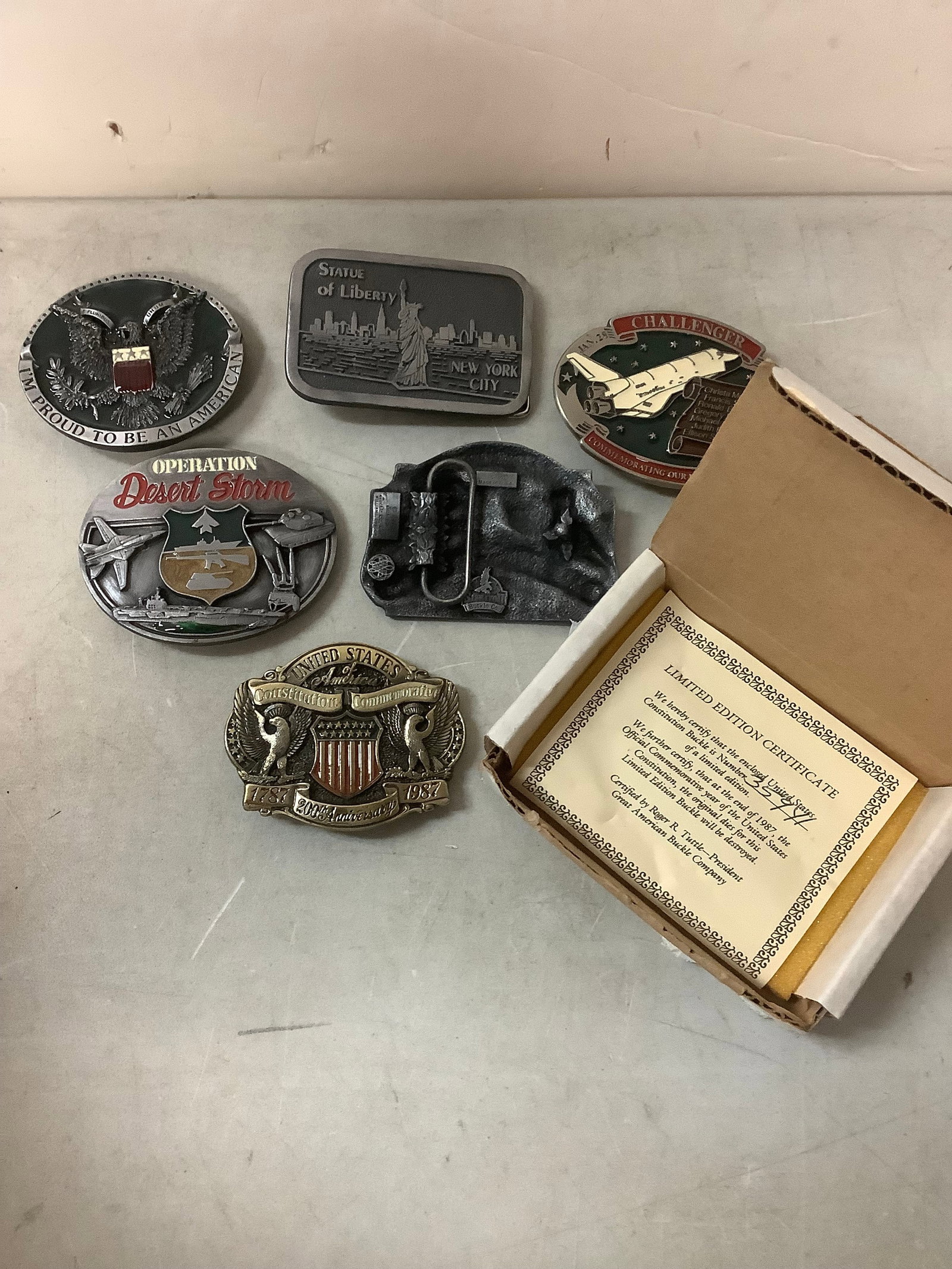 Lot of decorative belt buckles: Lot of decorative belt buckles