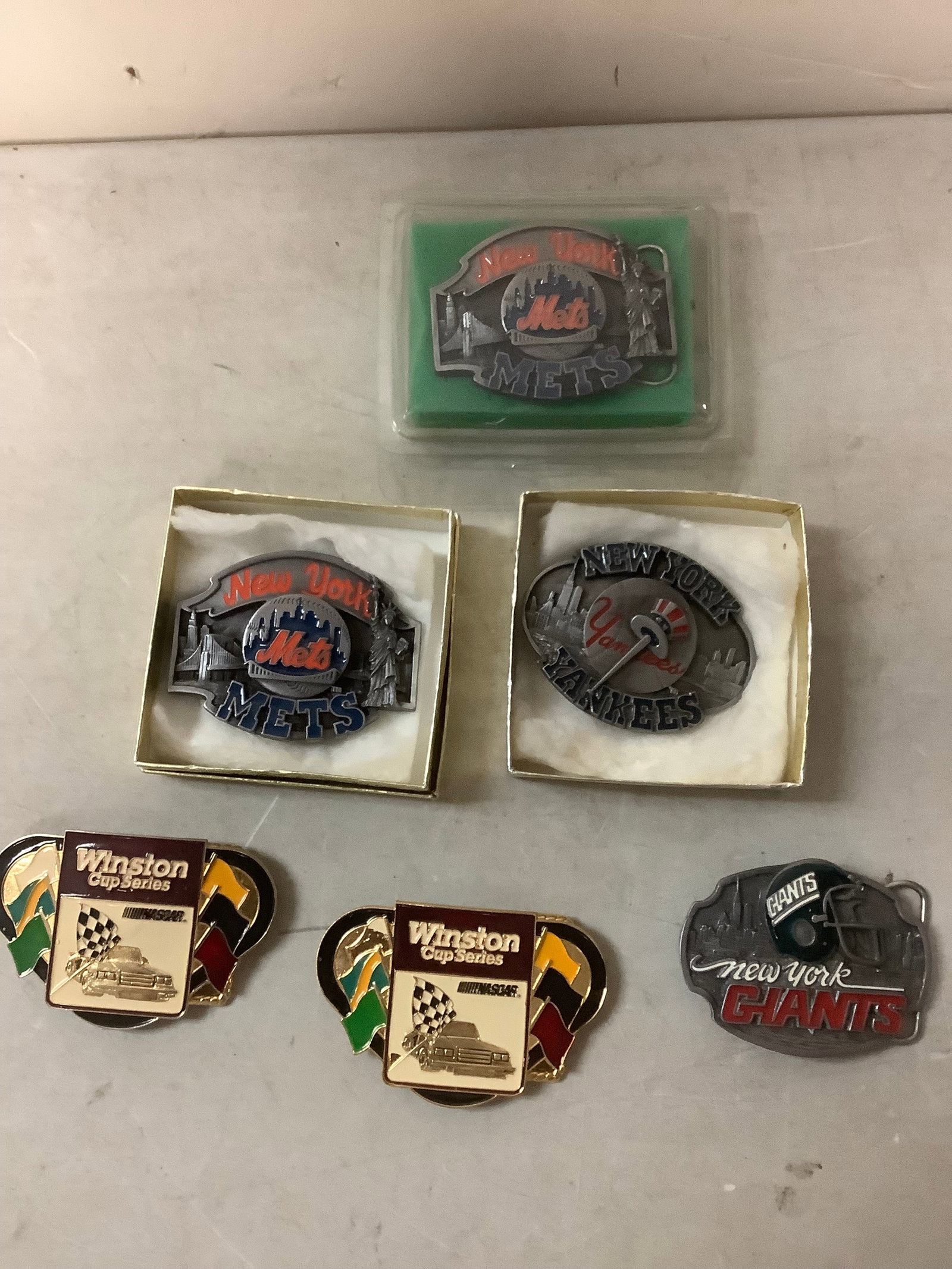Lot of decorative belt buckles: Lot of decorative belt buckles