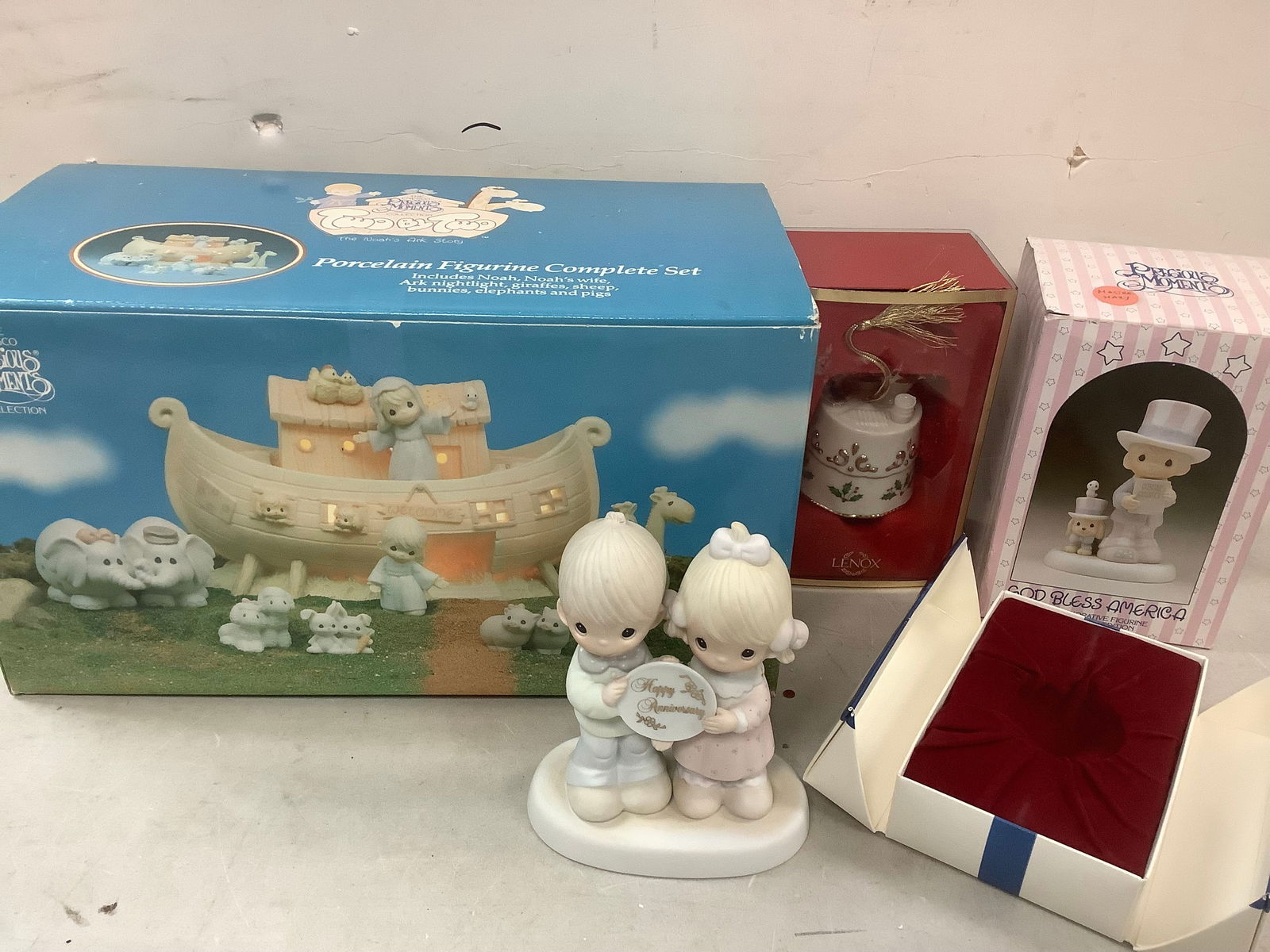 Lot of ceramic and porcelain figurines, Lenox ornament (1 of 1)