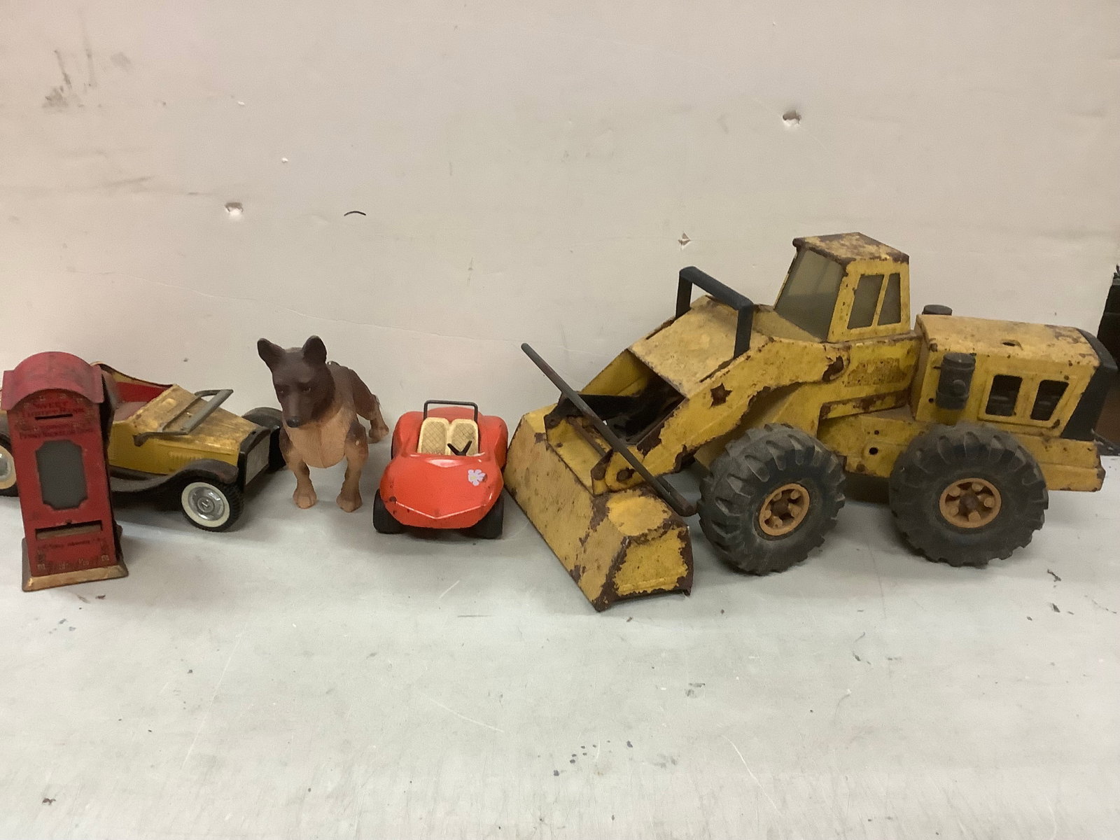 Lot of vintage tonka cars and more: Lot of vintage tonka cars and more