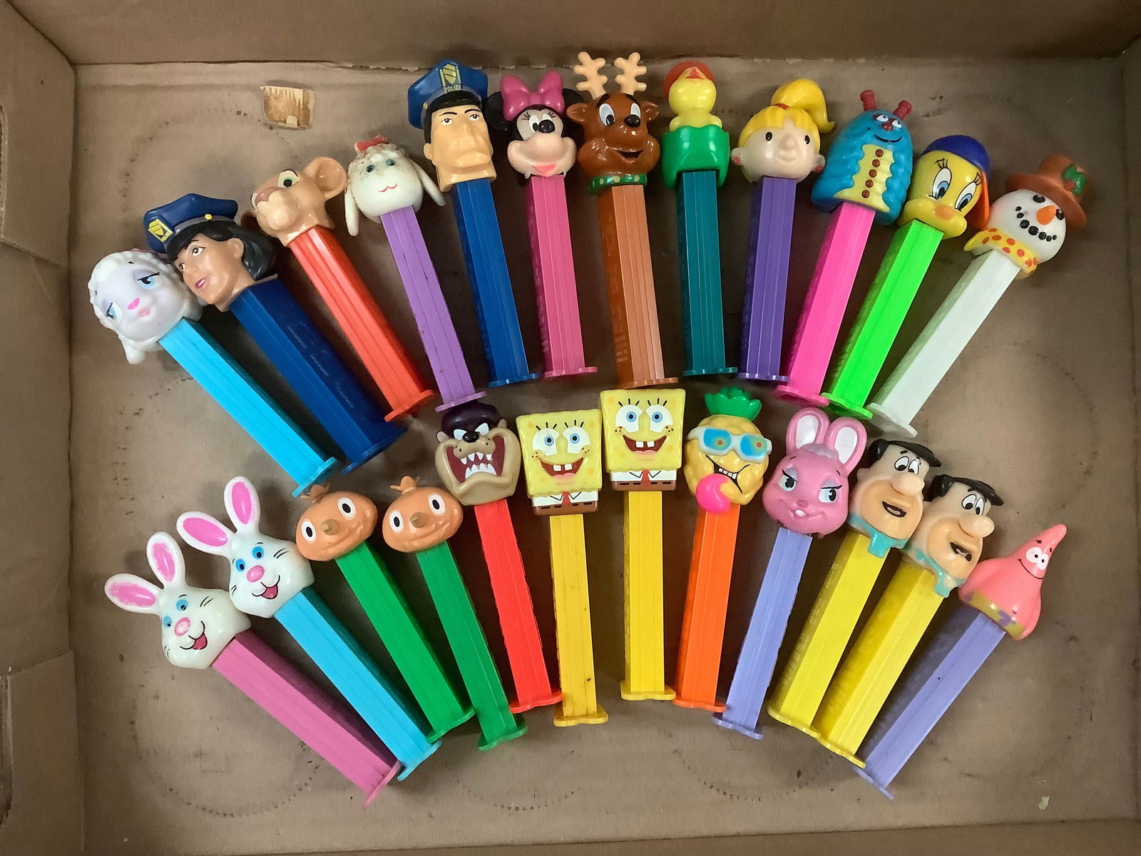 Lot of various pez dispensers: Lot of various pez dispensers