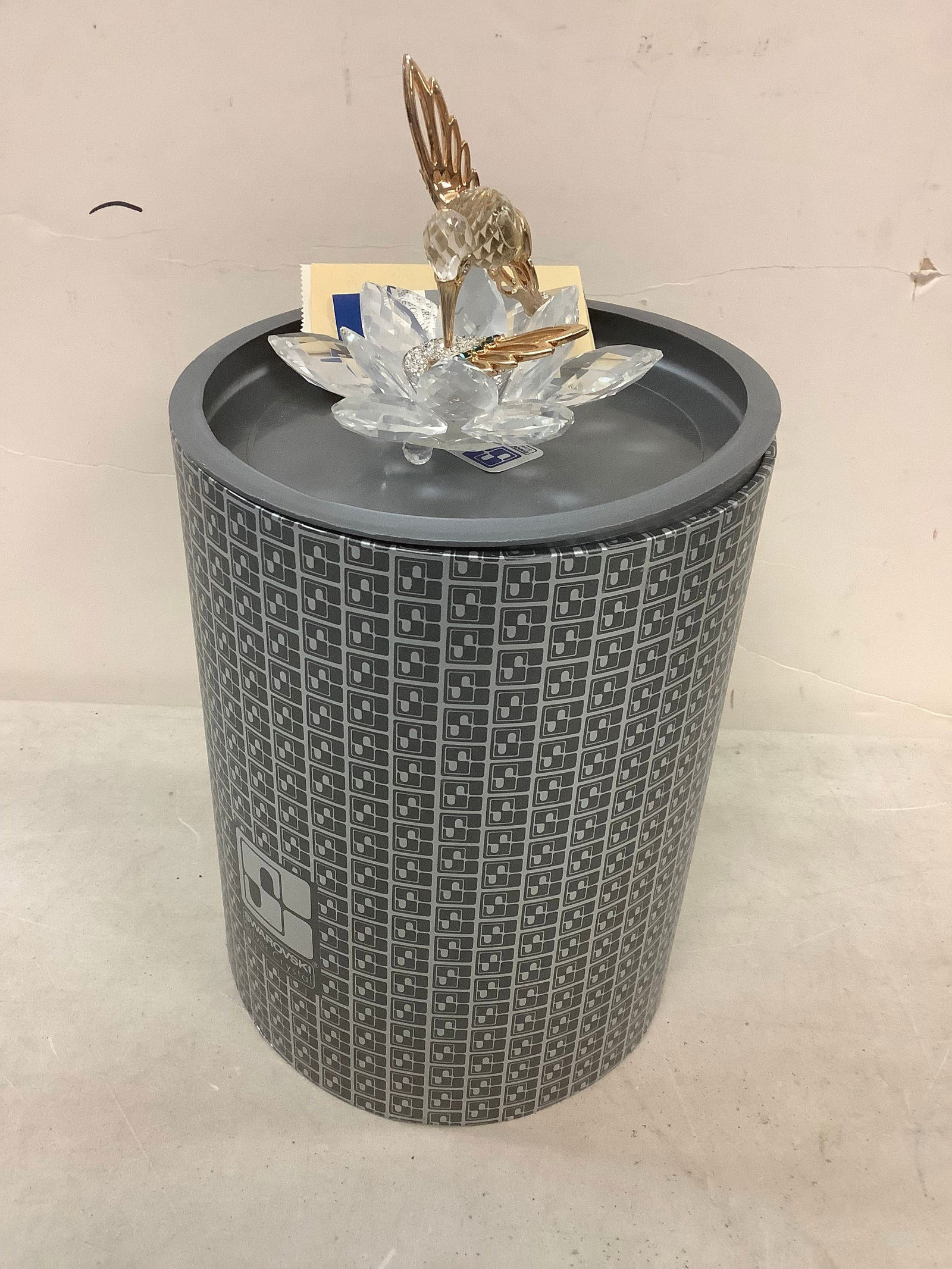 Swarovski crystal hummingbird wing is off 4in tall (1 of 1)