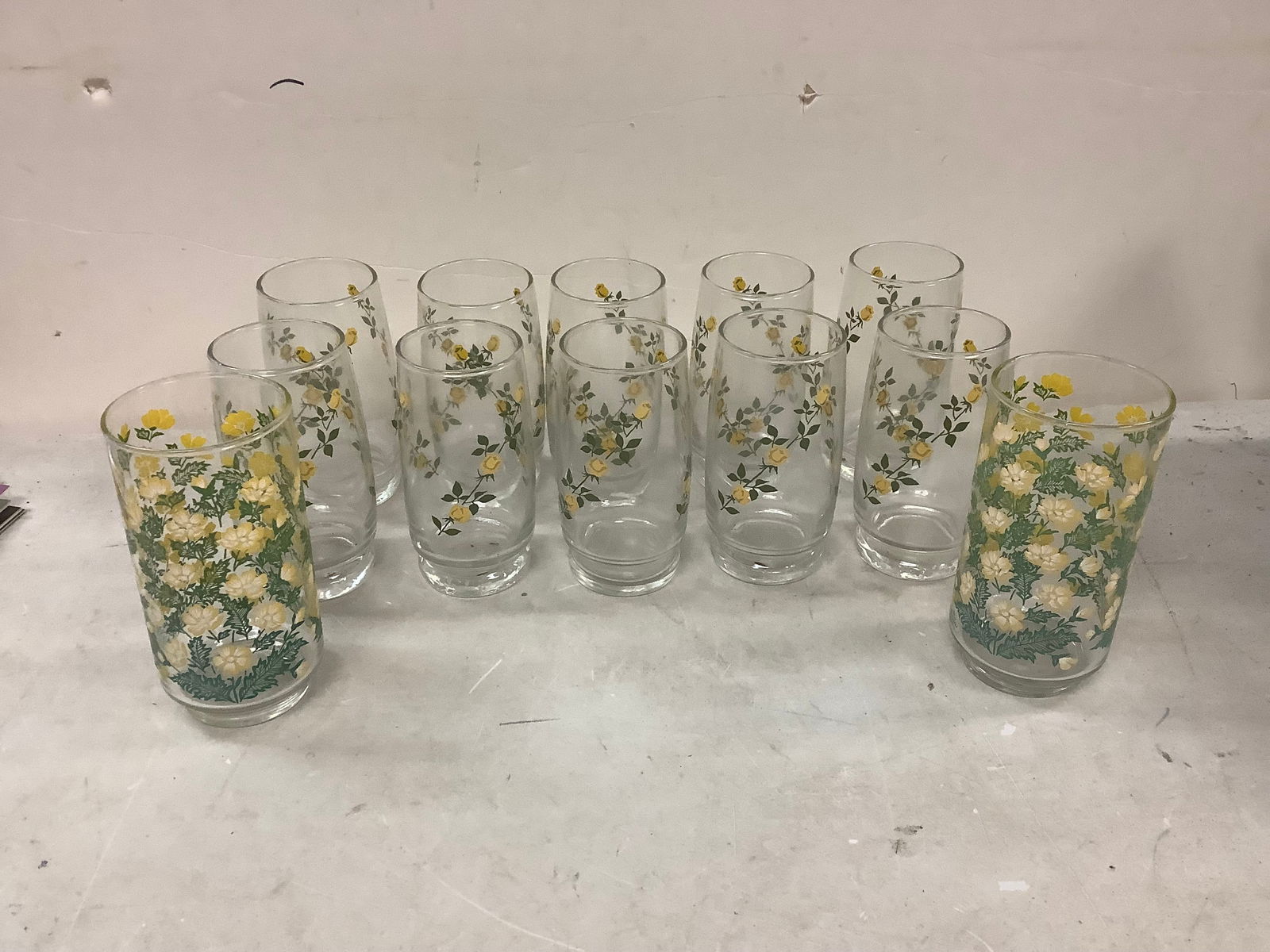 lot of MCM ANCHOR HOCKING 12 piece flower beverage set 6in tallest 2 signed by artist (1 of 1)