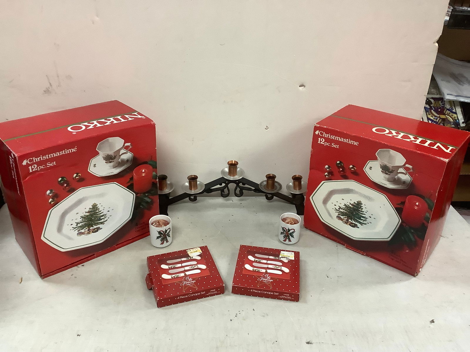 Lot of copper candle stand, christmas candle holder with candles, christmas knives and CHRISTMASTIME (1 of 1)