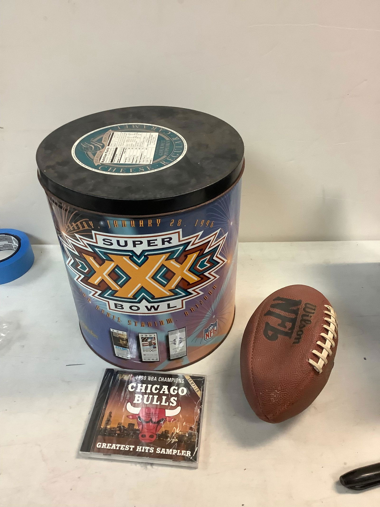1996 Super Bowl Tin, Football, Chicago Bulls Greatest Hits Sampler Cd: 1996 Super Bowl Tin, Football, Chicago Bulls Greatest Hits Sampler Cd
