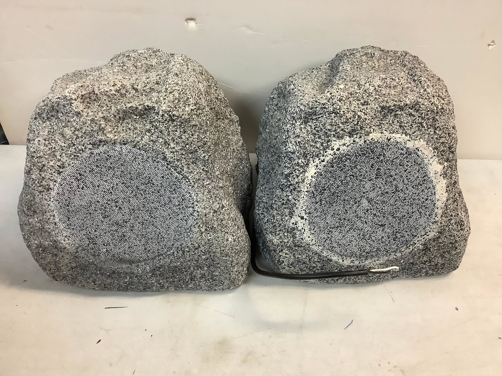 Lot of 2 Rock Speakers: Lot of 2 Rock Speakers