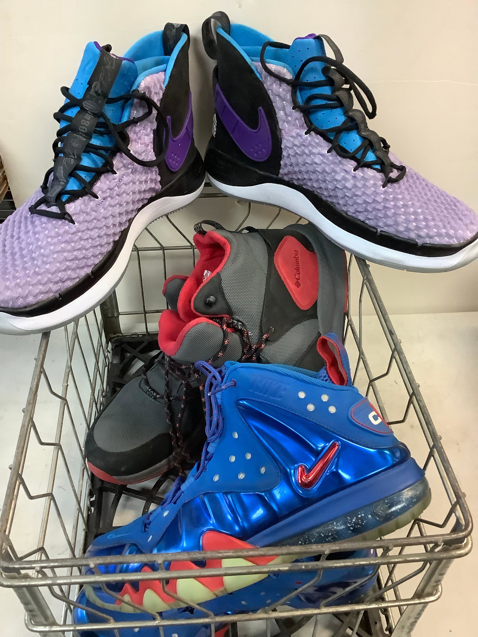 lot of Nike and Columbia sneakers: lot of Nike and Columbia sneakers