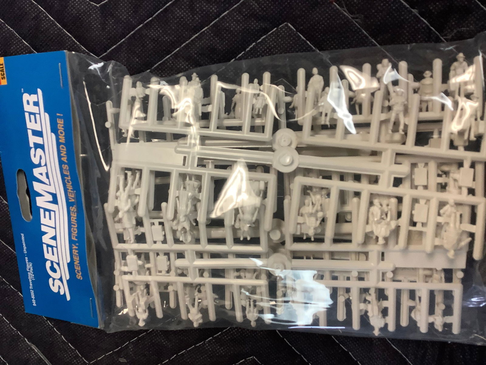 Scene Master HO scale traveling figures unpainted 72 pack (1 of 1)
