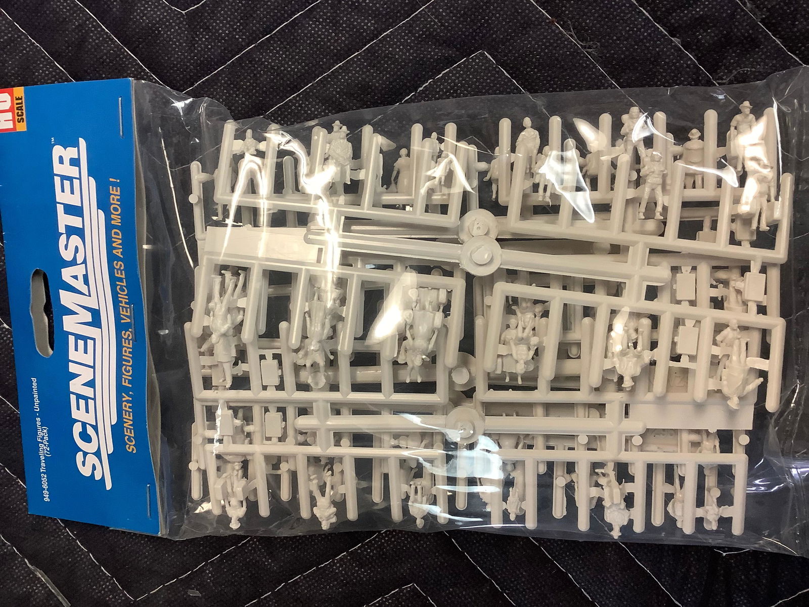 Scene Master HO scale traveling figures unpainted 72 pack (1 of 1)