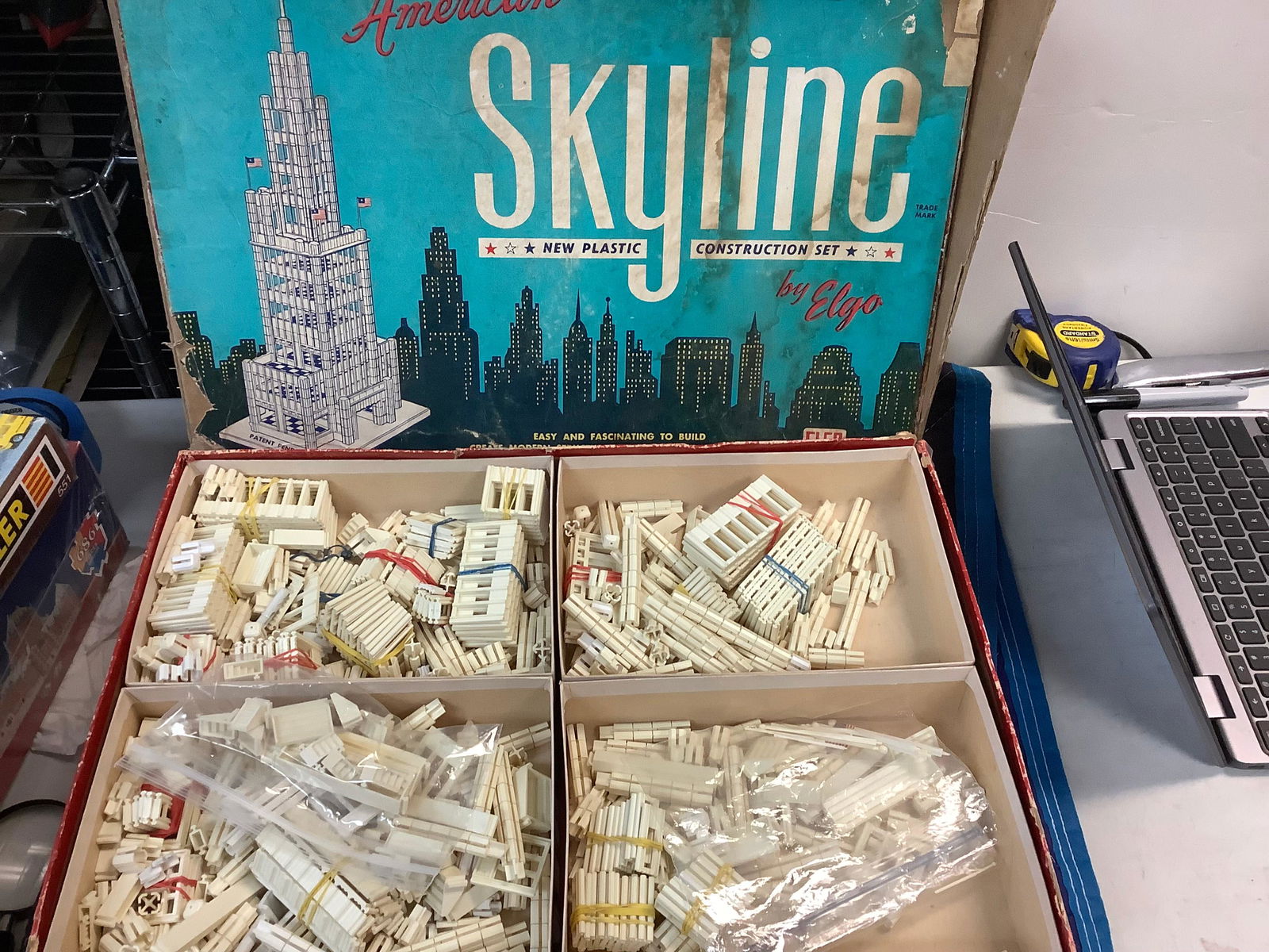 American Skyline new plastic construction kit (1 of 1)