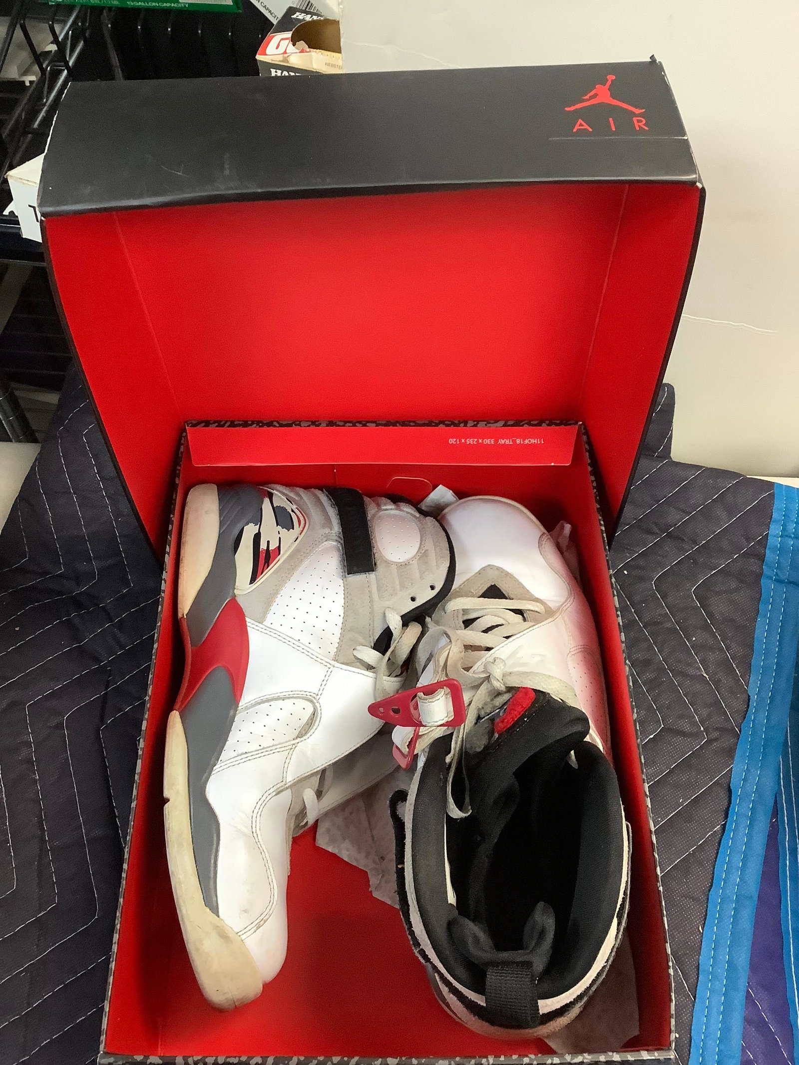 Jordan Airs sneakers Men Size 10: Jordan Airs sneakers Men Size 10