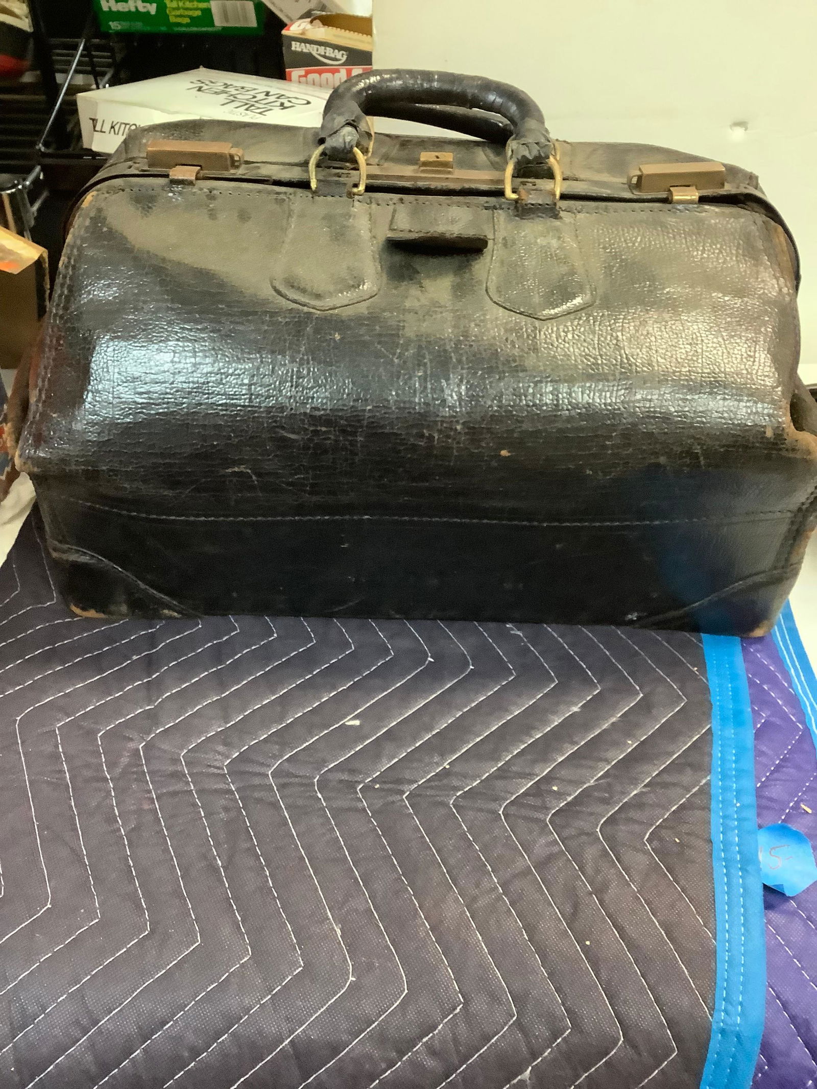 vintage leather doctor's bag 19" long (1 of 1)