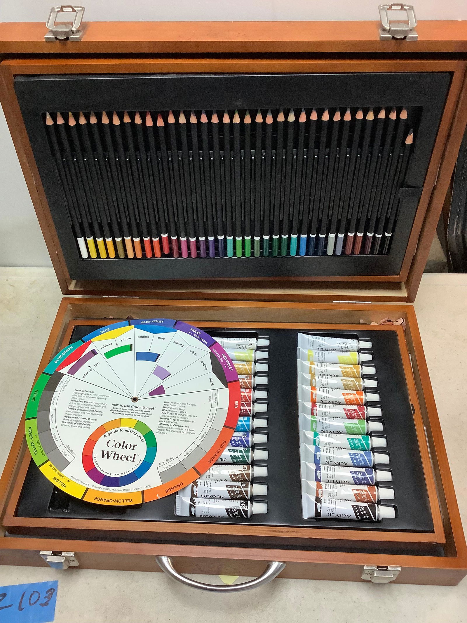 Artist kit in wooden box (1 of 1)