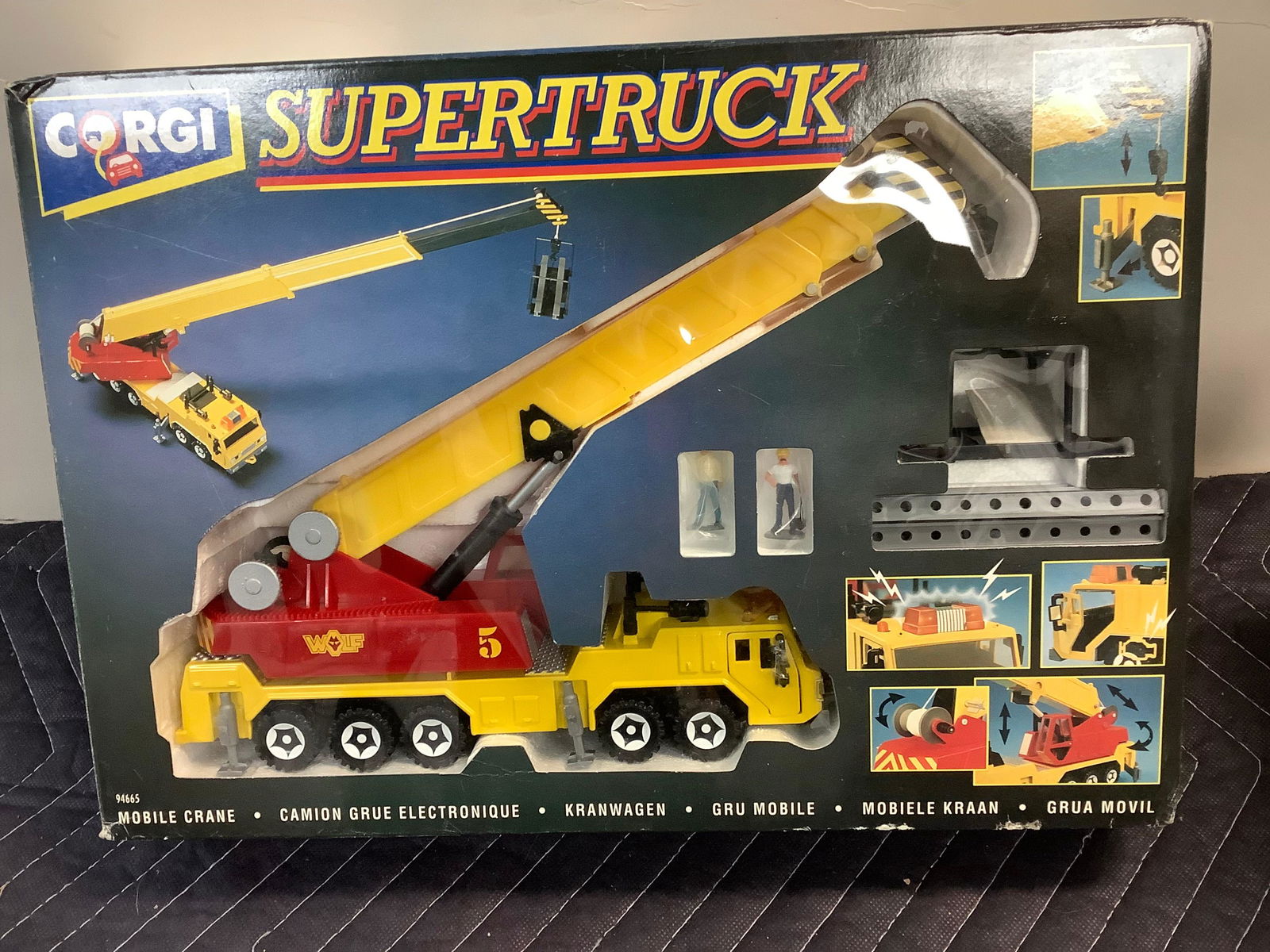 Corgi super truck mobile crane (1 of 1)