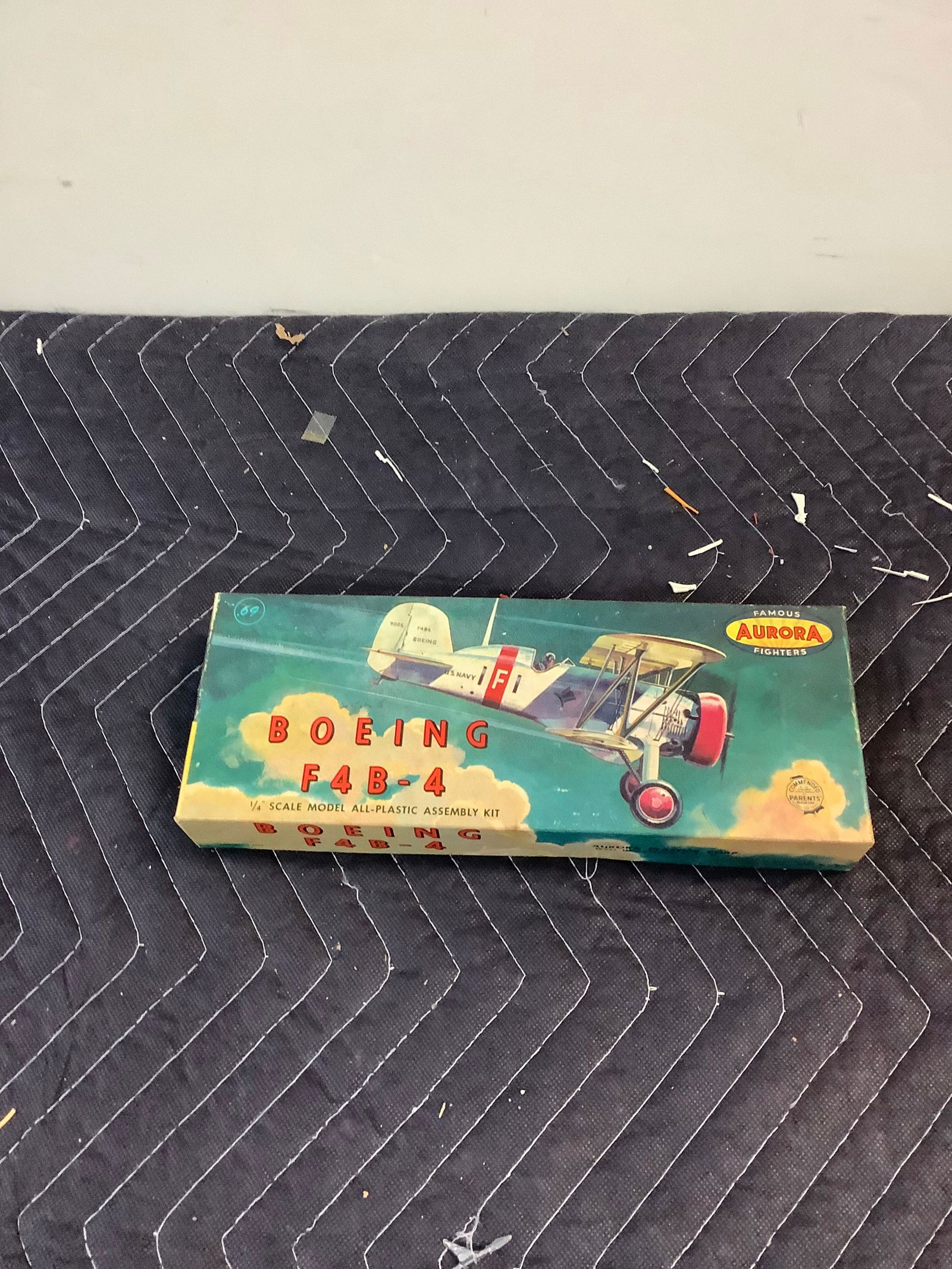 Aurora Boeing F4B-4 plastic assemble kit complete (1 of 1)