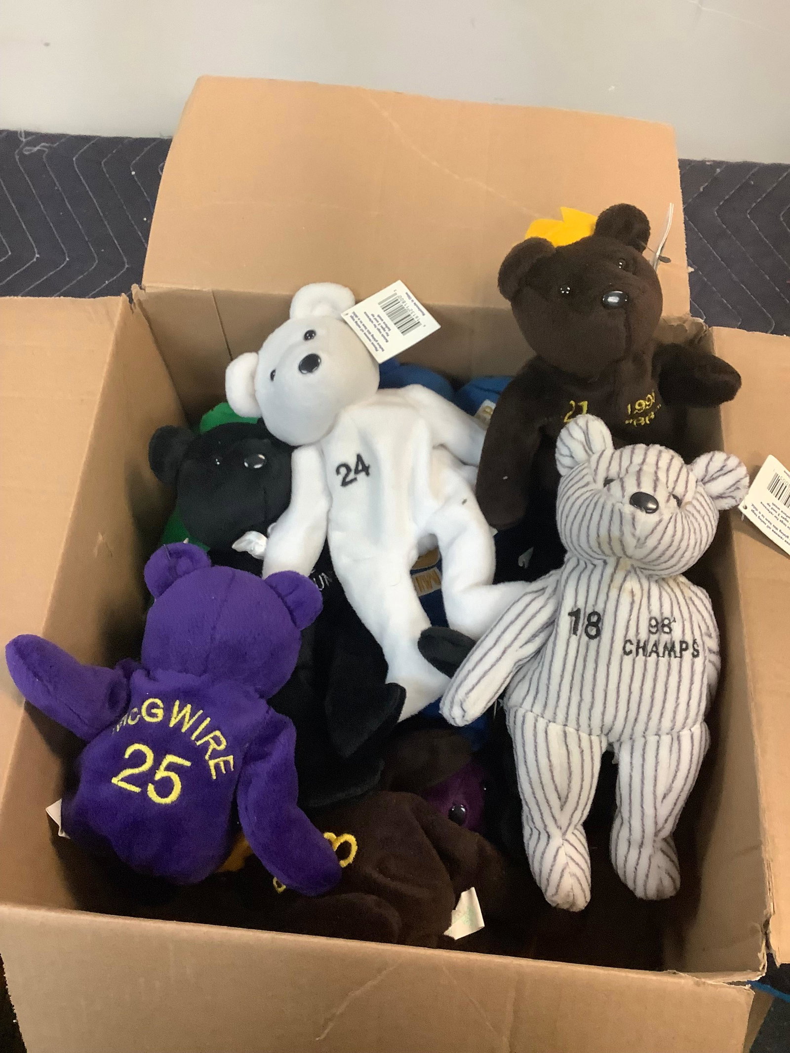 A lot of beanie baby plushies: A lot of beanie baby plushies