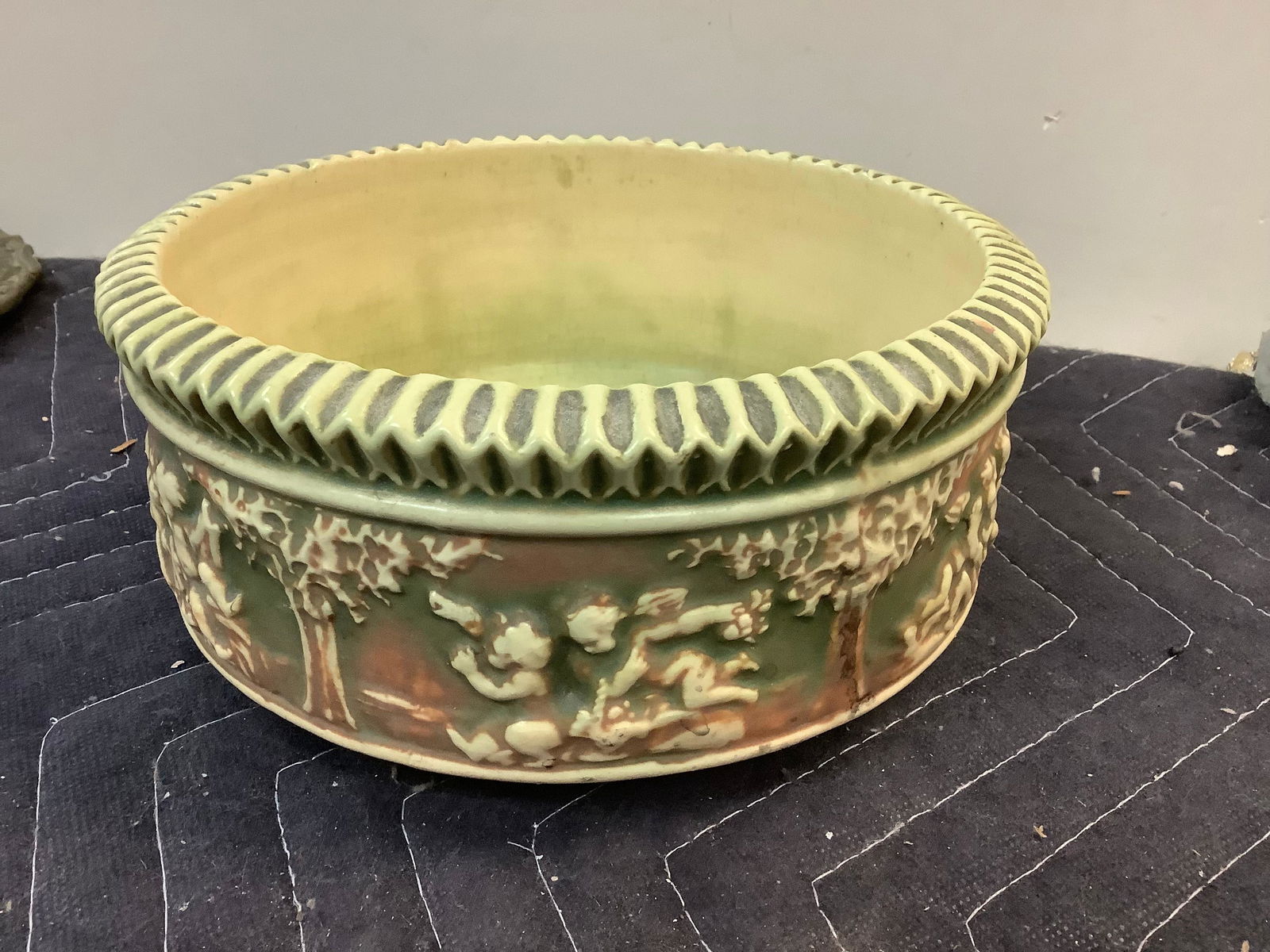 Roseville pot measures 7 1/2 inches across (1 of 1)