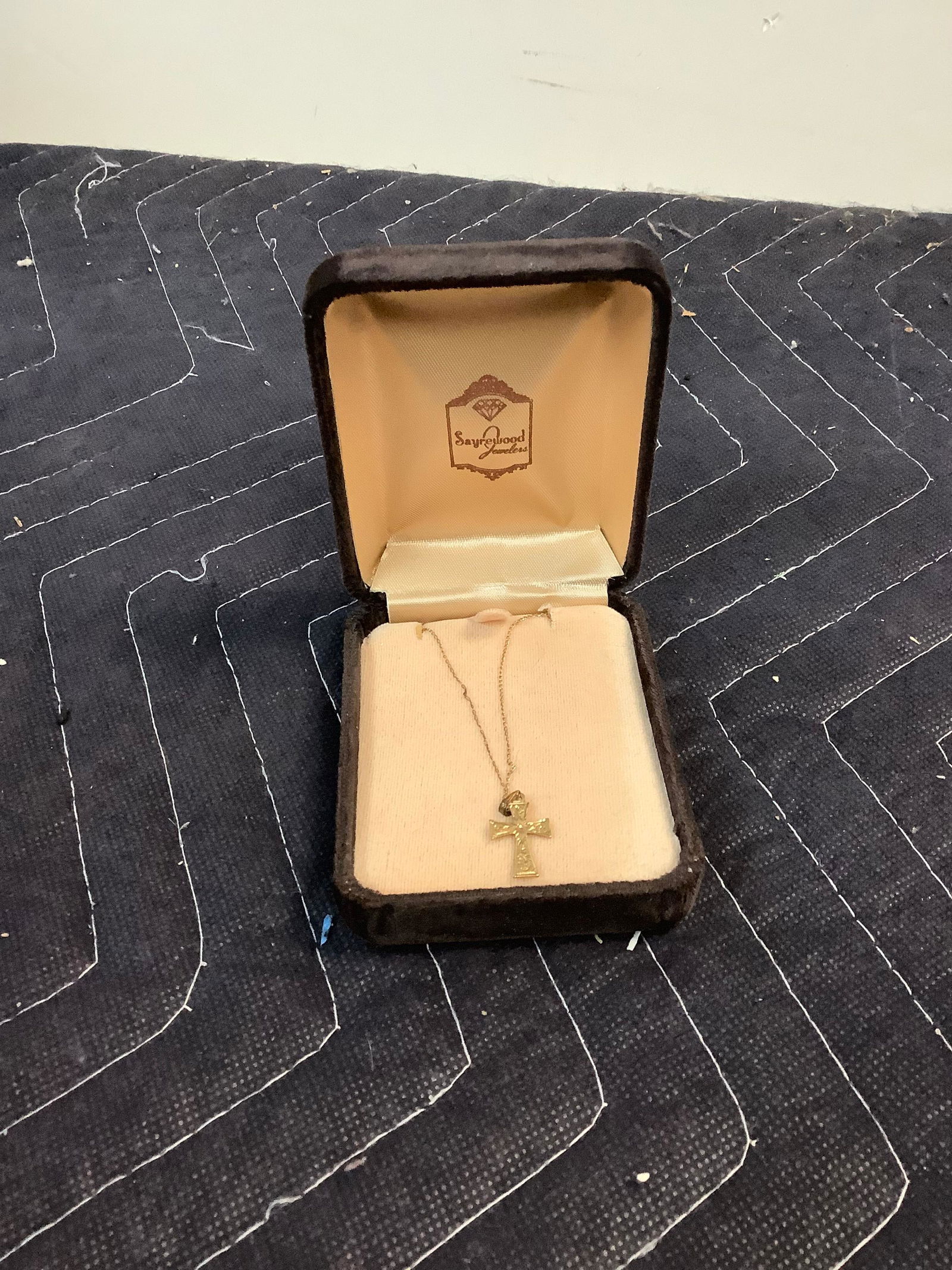 14k gold cross and chain (1 of 1)