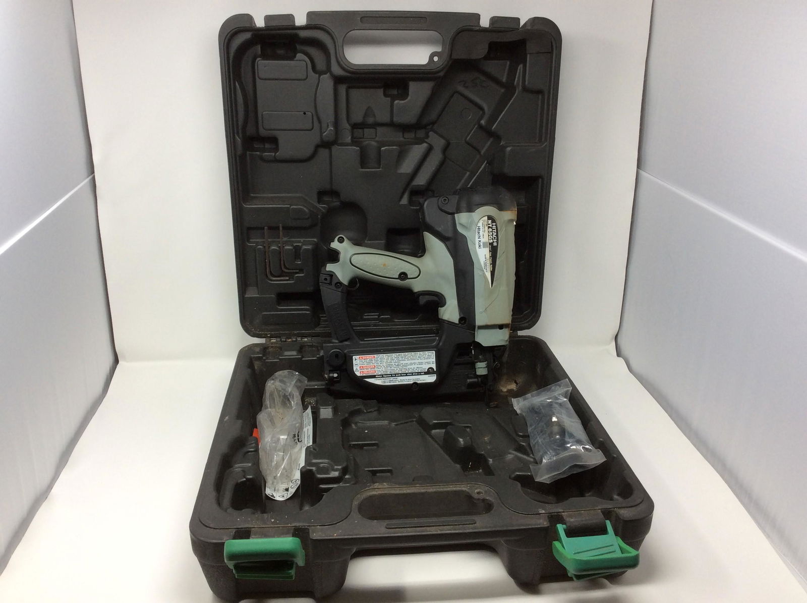 Hitachi Gas finish nailer  NT65GS  2 1/2" 65MM untested (1 of 1)