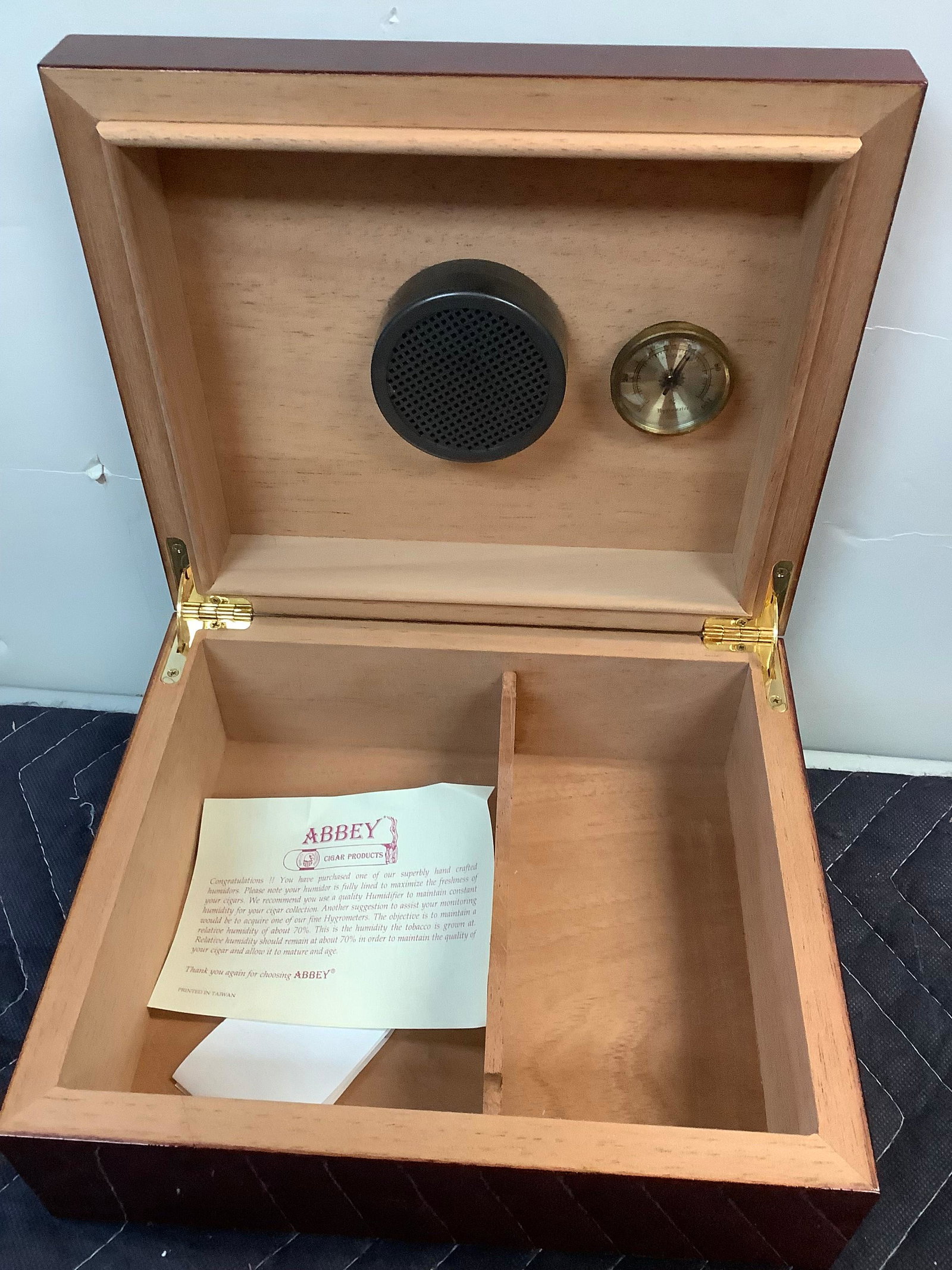Abbey Cigar humidor: Abbey Cigar humidor