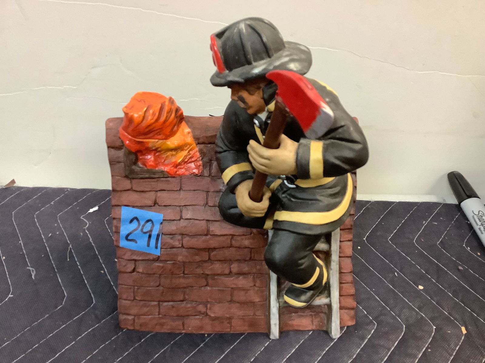 Old Commonwealth Kentucky Straight Bourbon Whiskey 750ML Decanter Sealed - (Axe tip is broken): Any contents in bottle is Free; You are bidding on the bottle & unbroken tax stamp