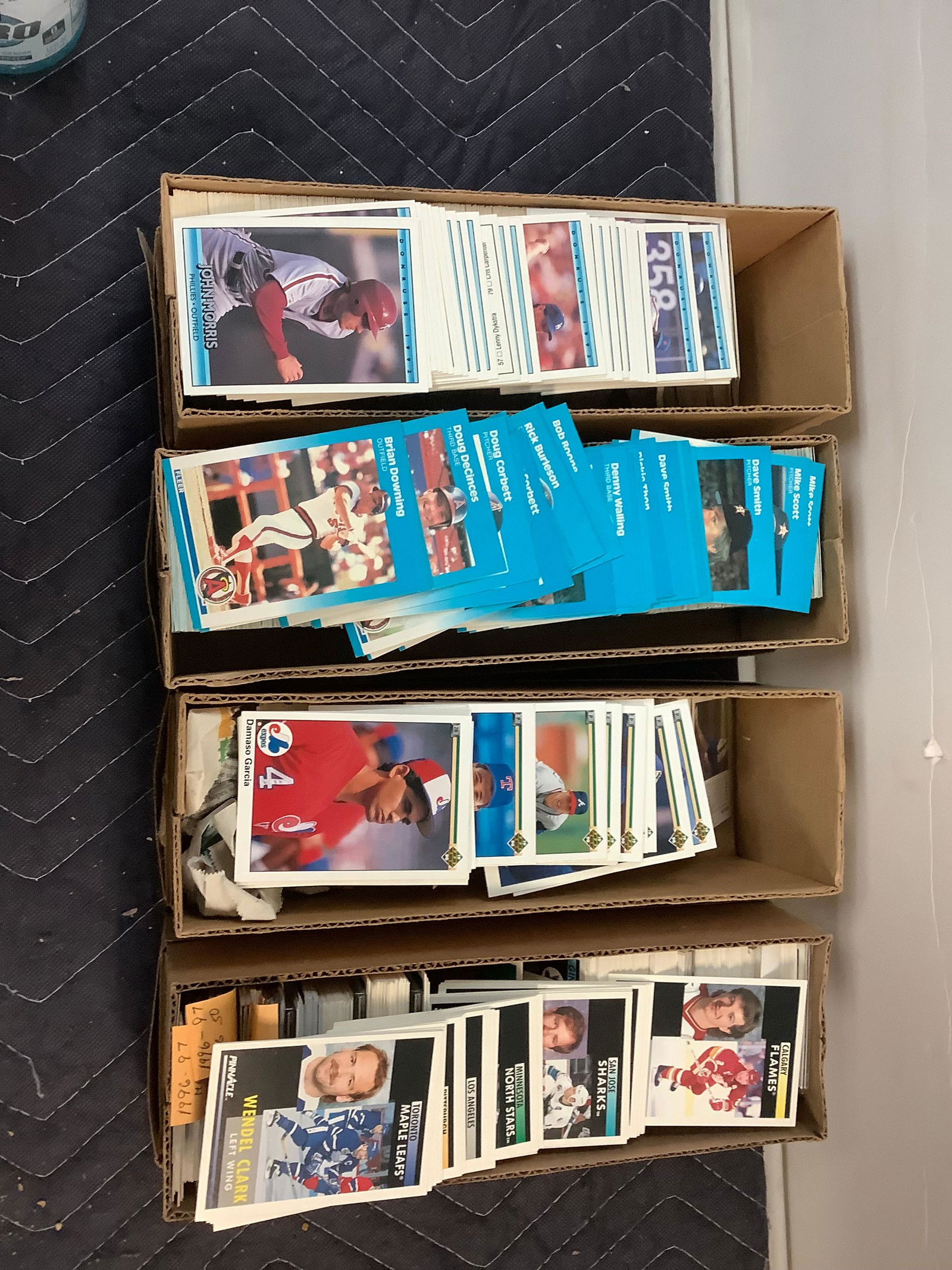 Lot of Fleer, Upper Deck & Pinnacle Baseball Cards (1 of 1)