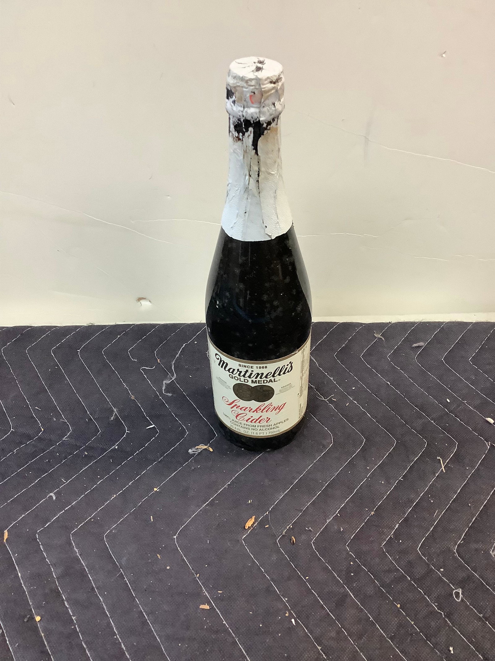 Sealed Martinelli's Gold Medal Sparkling Cider 750ml: Sealed Martinelli's Gold Medal Sparkling Cider 750ml