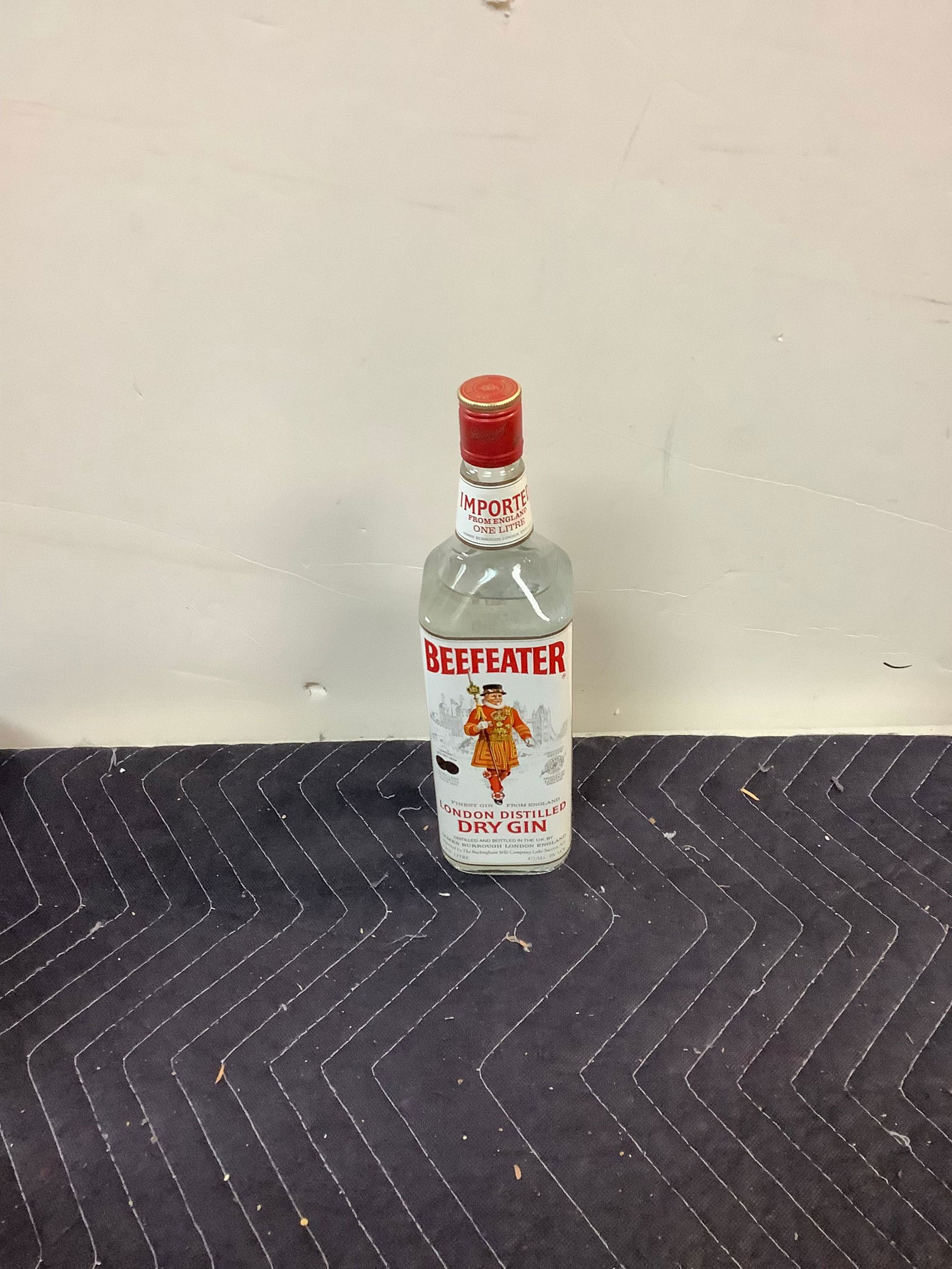 Sealed Beefeater  London Distilled Dry Gin 1 Litre (1 of 1)