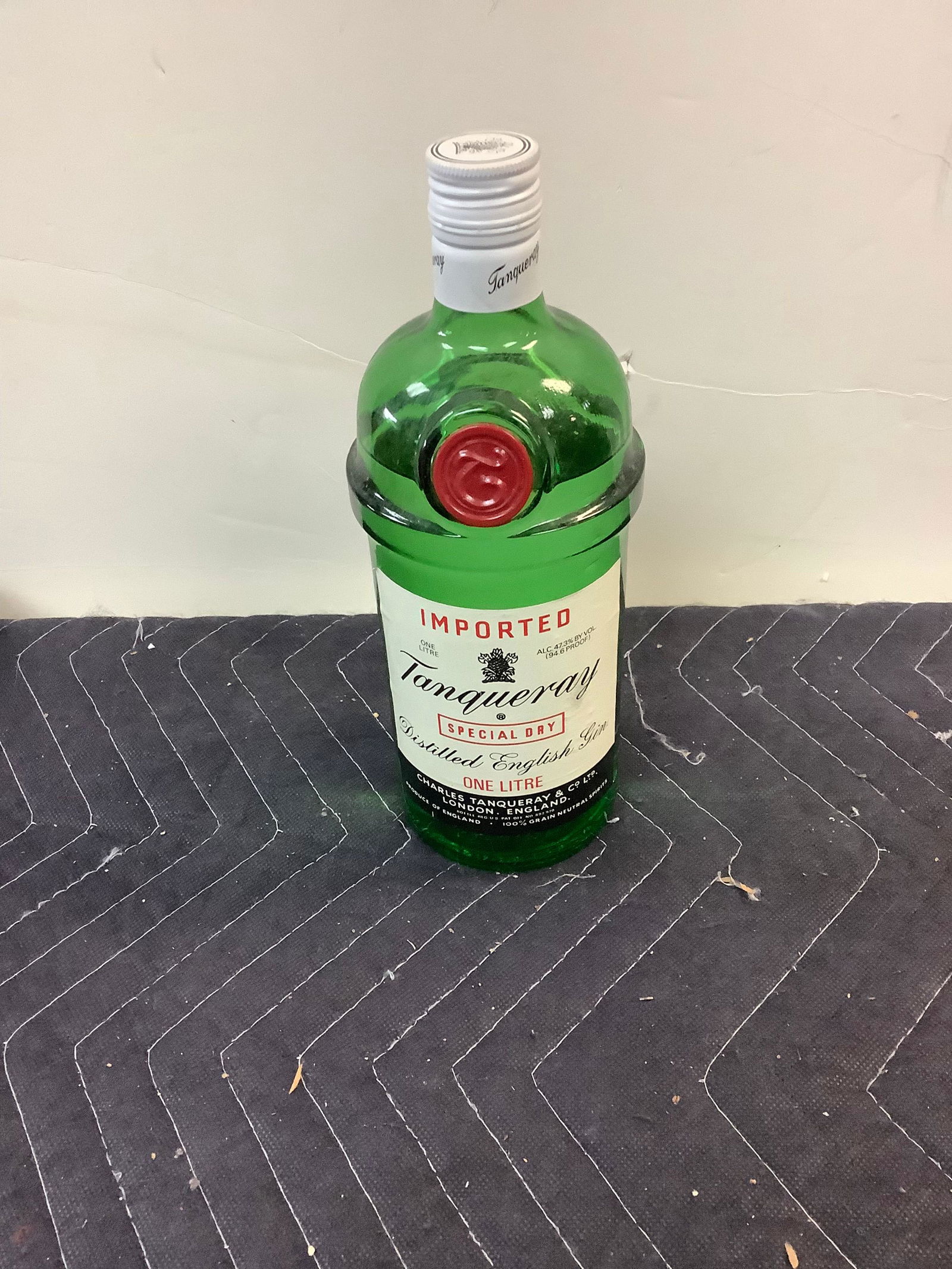 Sealed Tanqueray Special Dry Distilled English Gin 1 Litre (1 of 1)