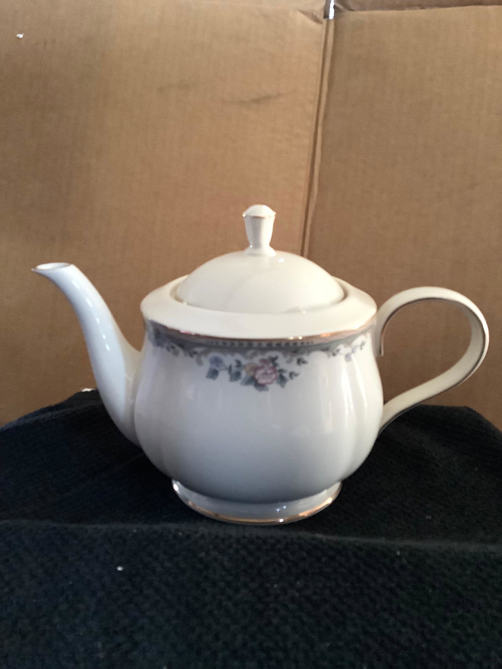 Lenox Spring Vista collection tea pot - approx 7" tall: Lenox Spring Vista collection tea pot - approx 7" tall