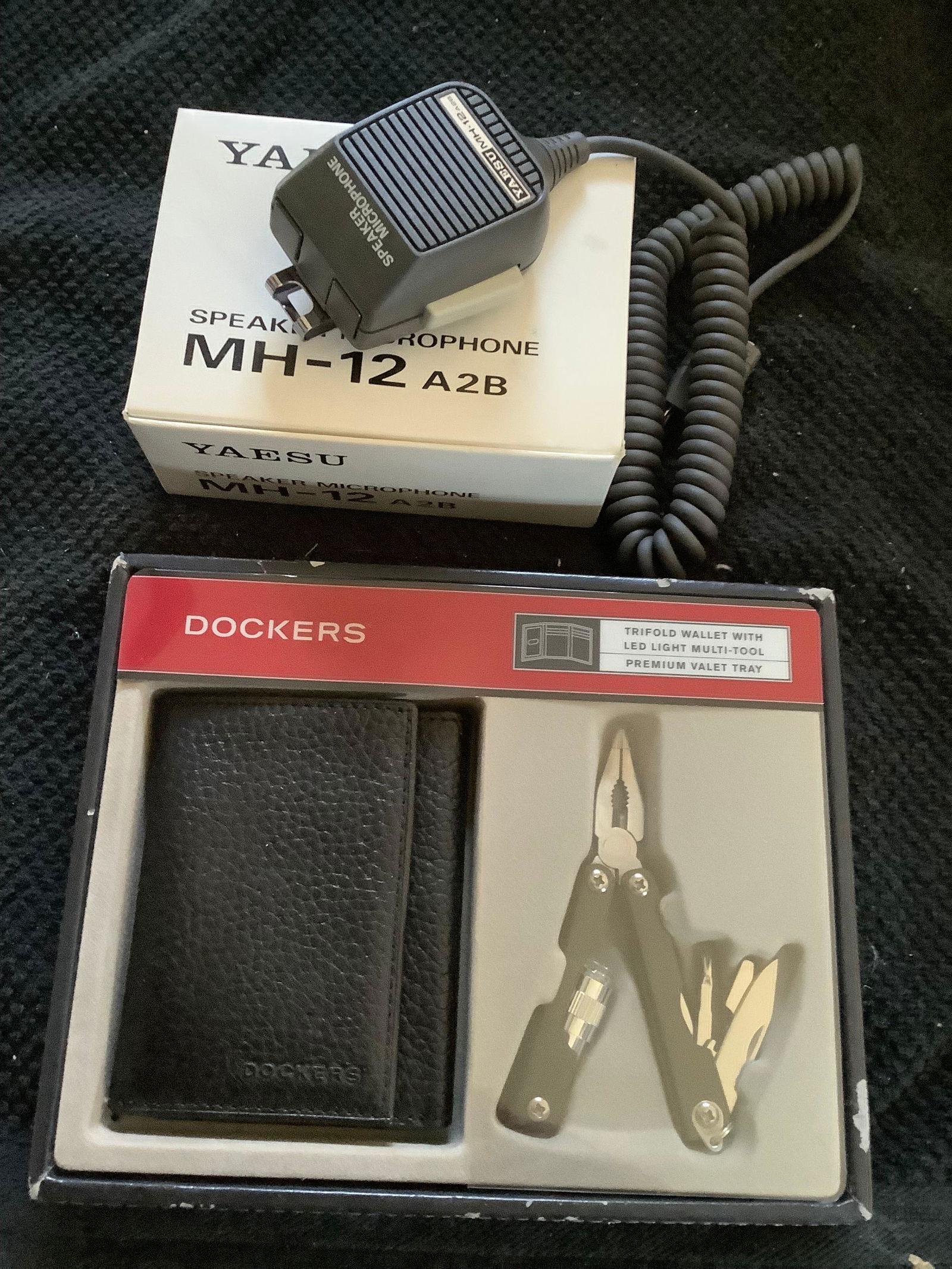 Speaker Microphone MH-12 A2B and Docker wallet gift set (1 of 1)