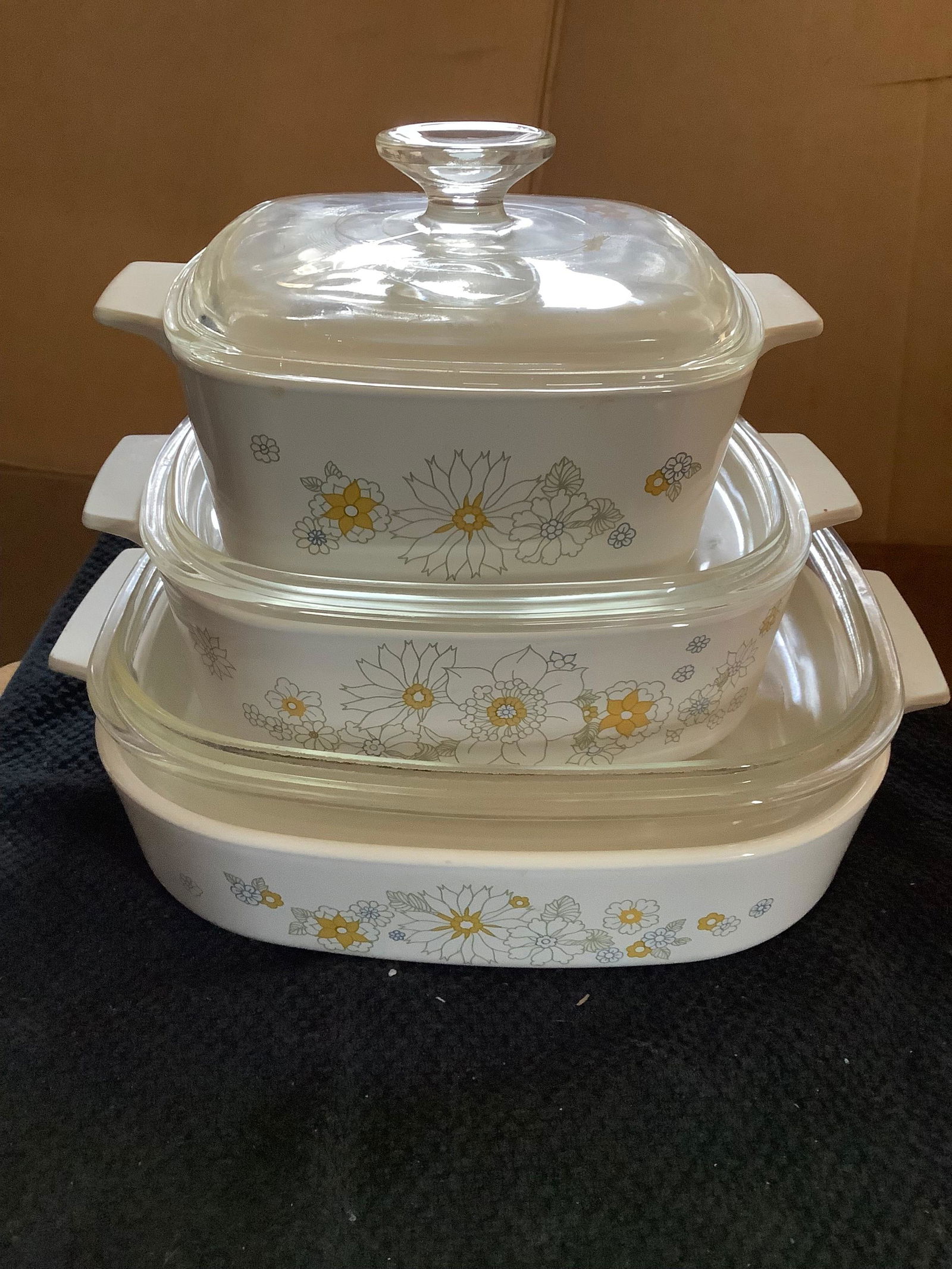 lot of vintage corningware with lids 3 piece set (1 of 1)